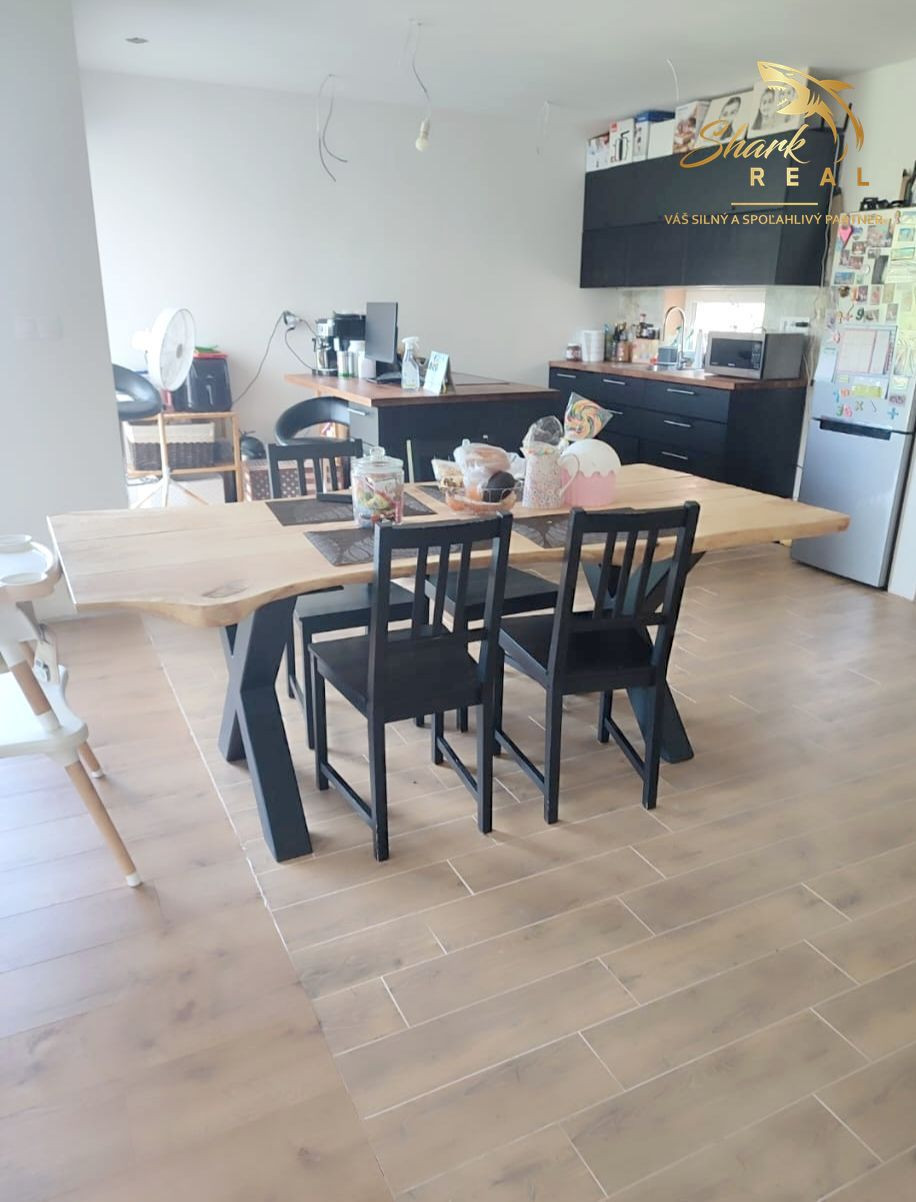 Byt v novostavbe so záhradou neďaleko tajchu a centra mesta