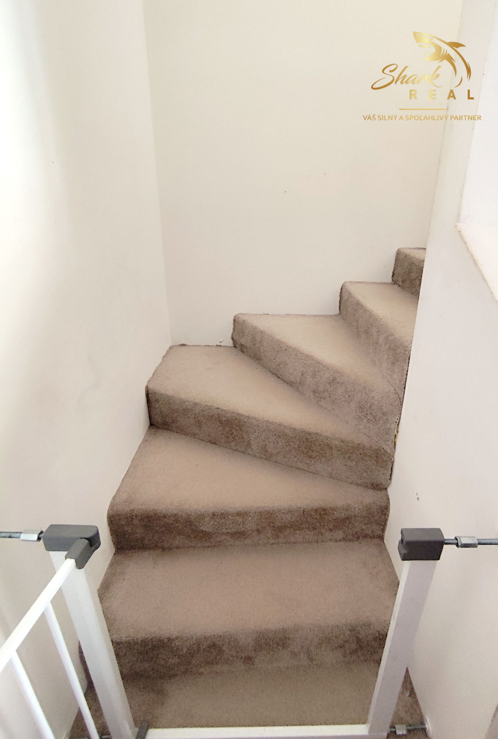 Byt v novostavbe so záhradou neďaleko tajchu a centra mesta