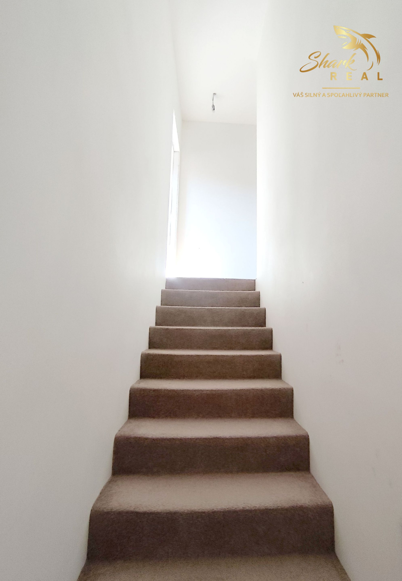 Byt v novostavbe so záhradou neďaleko tajchu a centra mesta