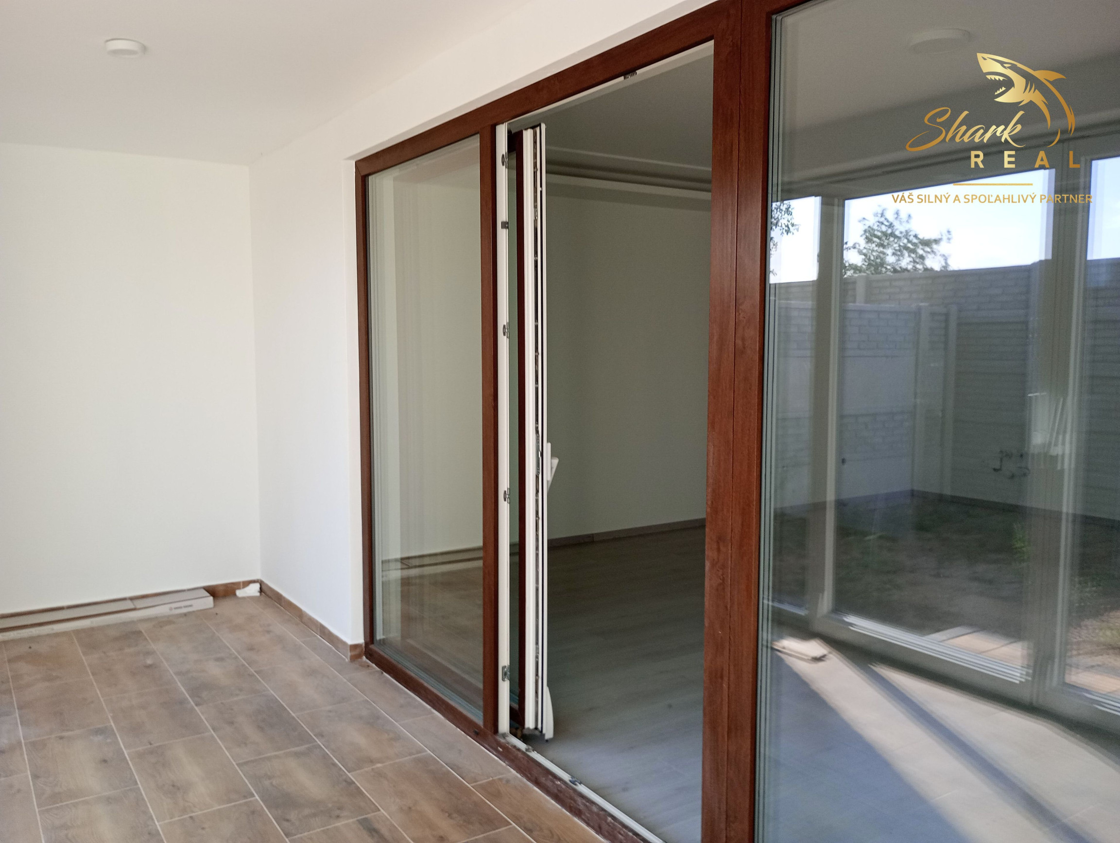 Na predaj 3 izbové byty so záhradkou