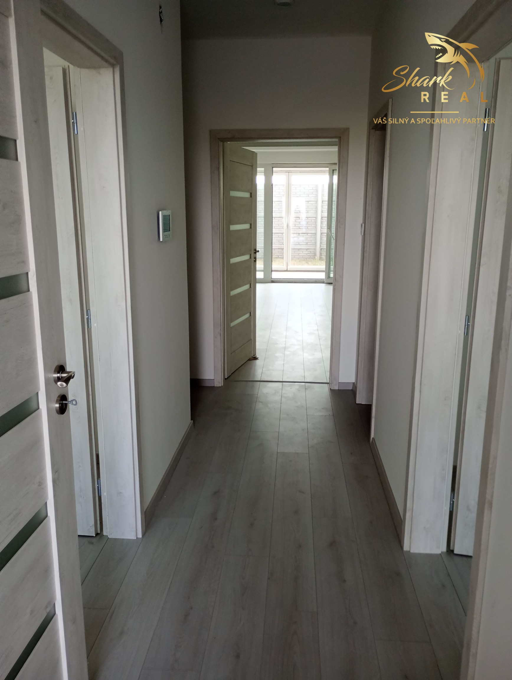 Na predaj 3 izbové byty so záhradkou