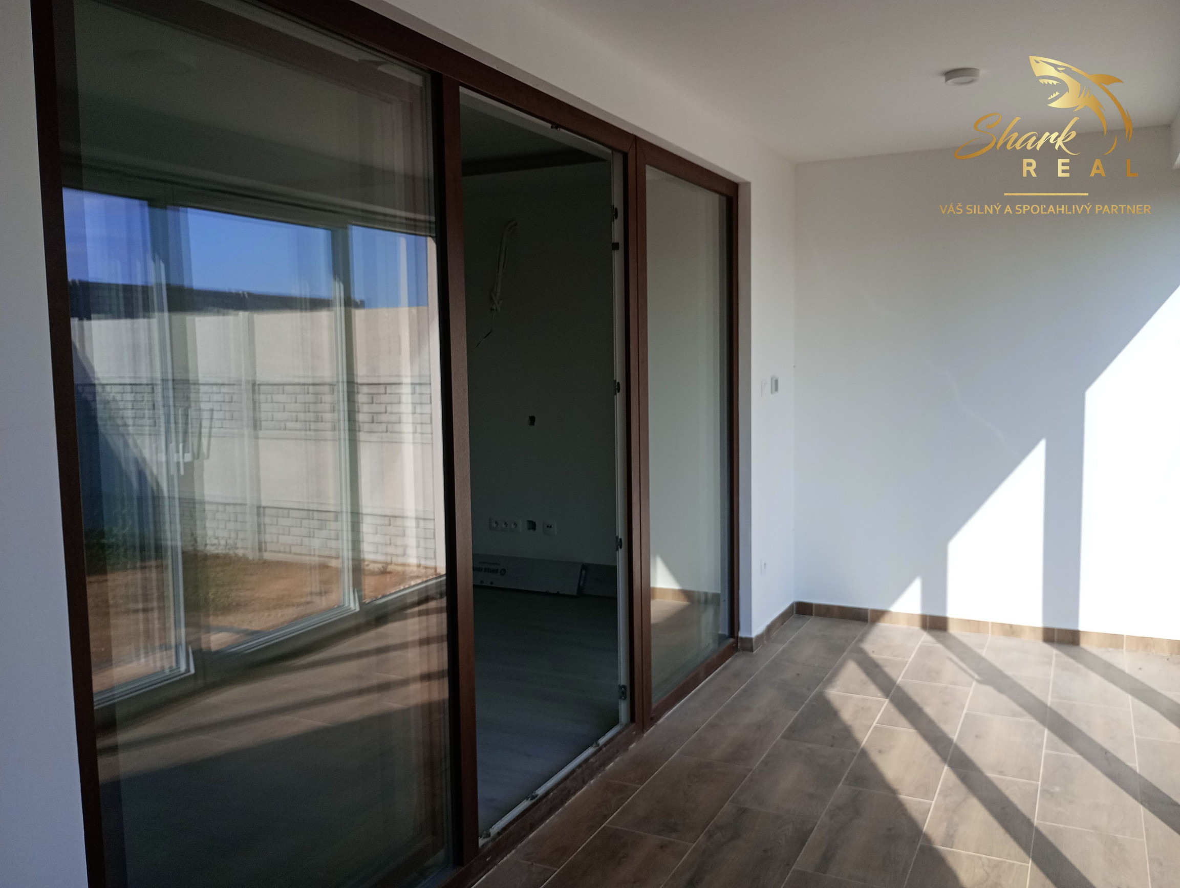 Na predaj 3 izbové byty so záhradkou