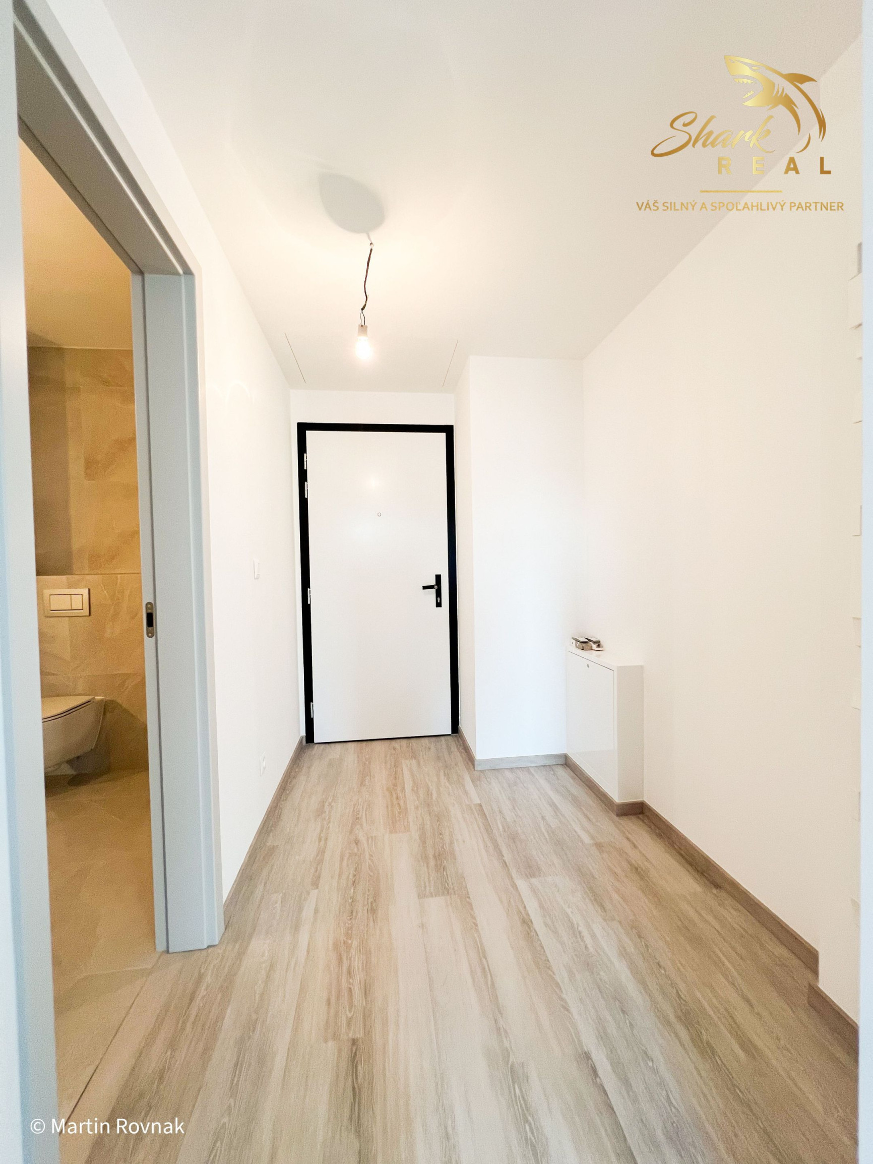 Holobyt v novostavbe ZWIRN s 10 m² zasklenou loggiou – vytvorte si bývanie podľa seba