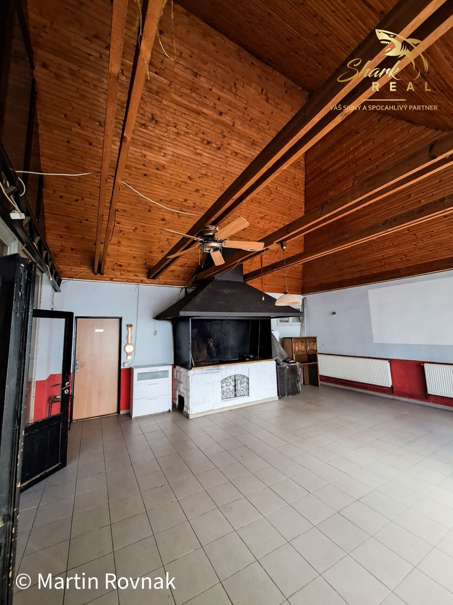 Jedinečný objekt s vysokými stropmi a átriom pre vaše podnikanie