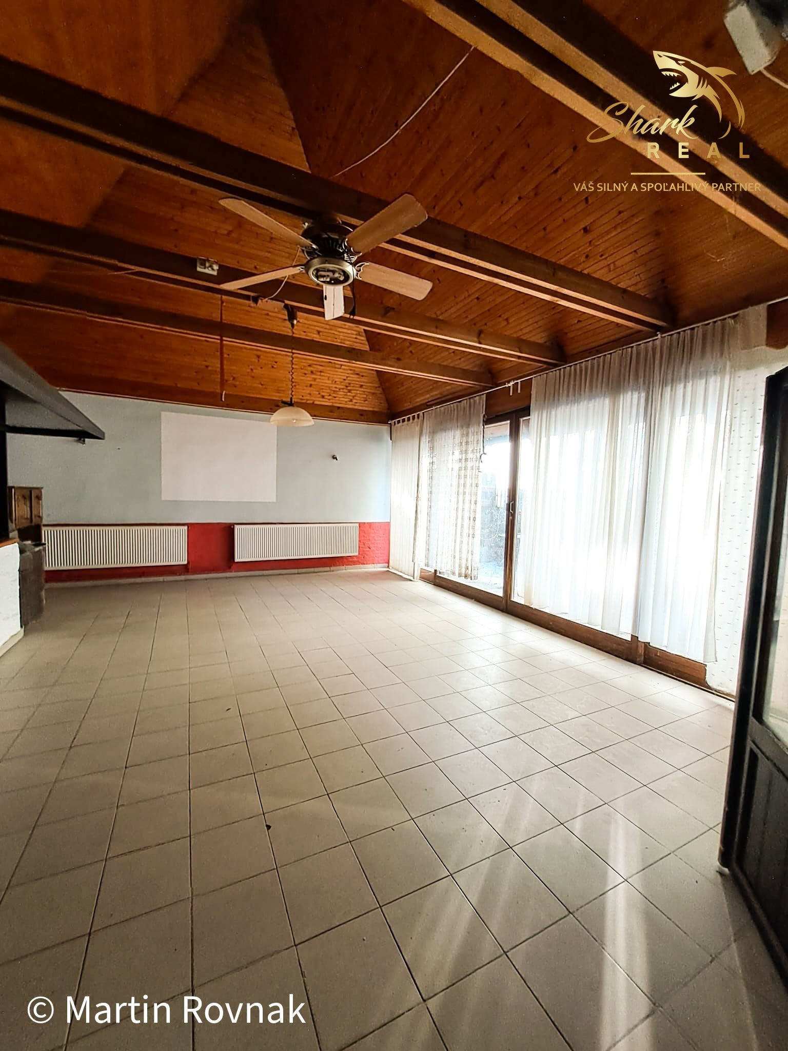 Jedinečný objekt s vysokými stropmi a átriom pre vaše podnikanie