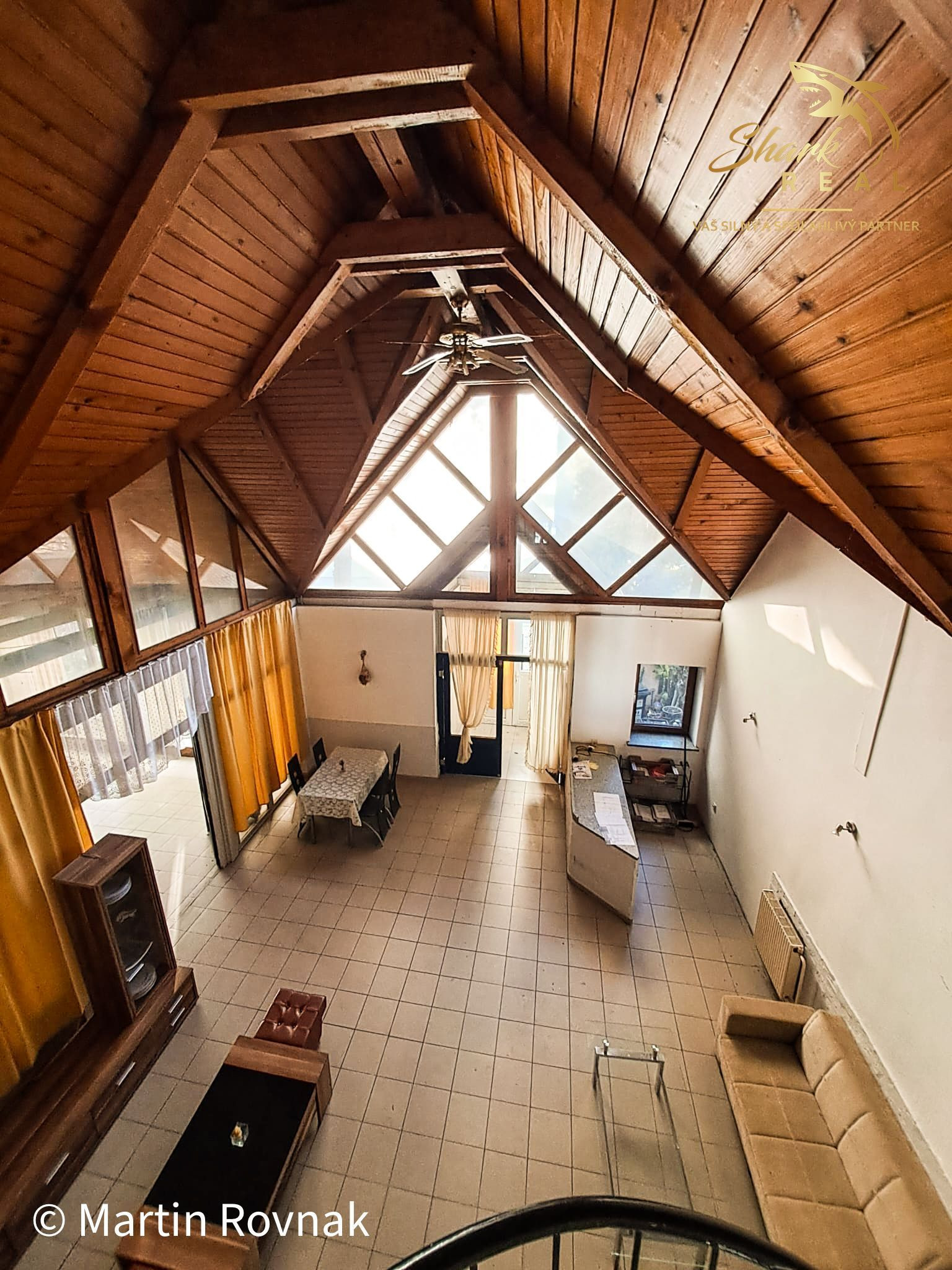 Jedinečný objekt s vysokými stropmi a átriom pre vaše podnikanie