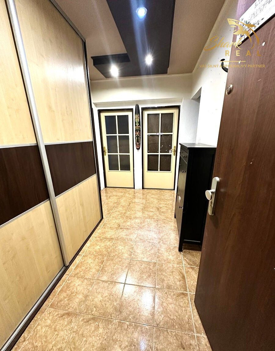 TOP PONUKA! 4 izbový byt s balkónom v širšom centre mesta Šahy