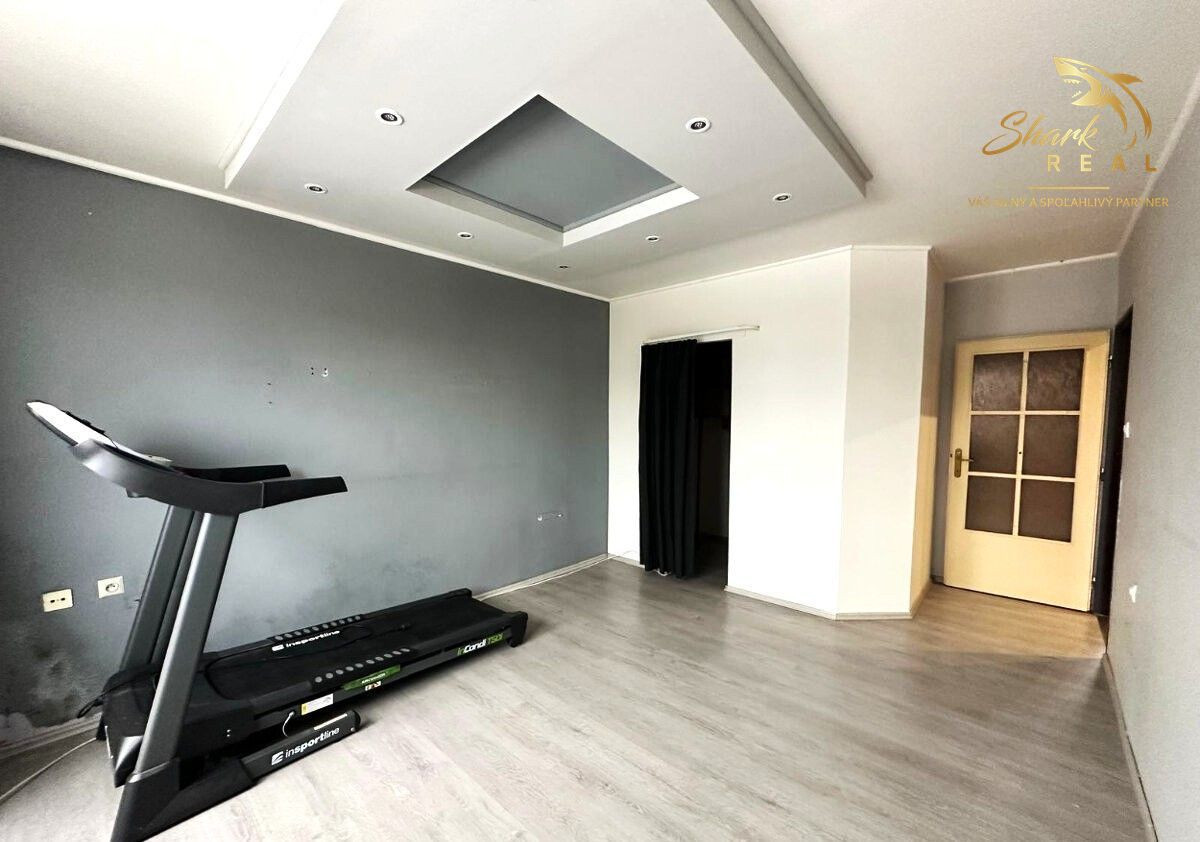 TOP PONUKA! 4 izbový byt s balkónom v širšom centre mesta Šahy