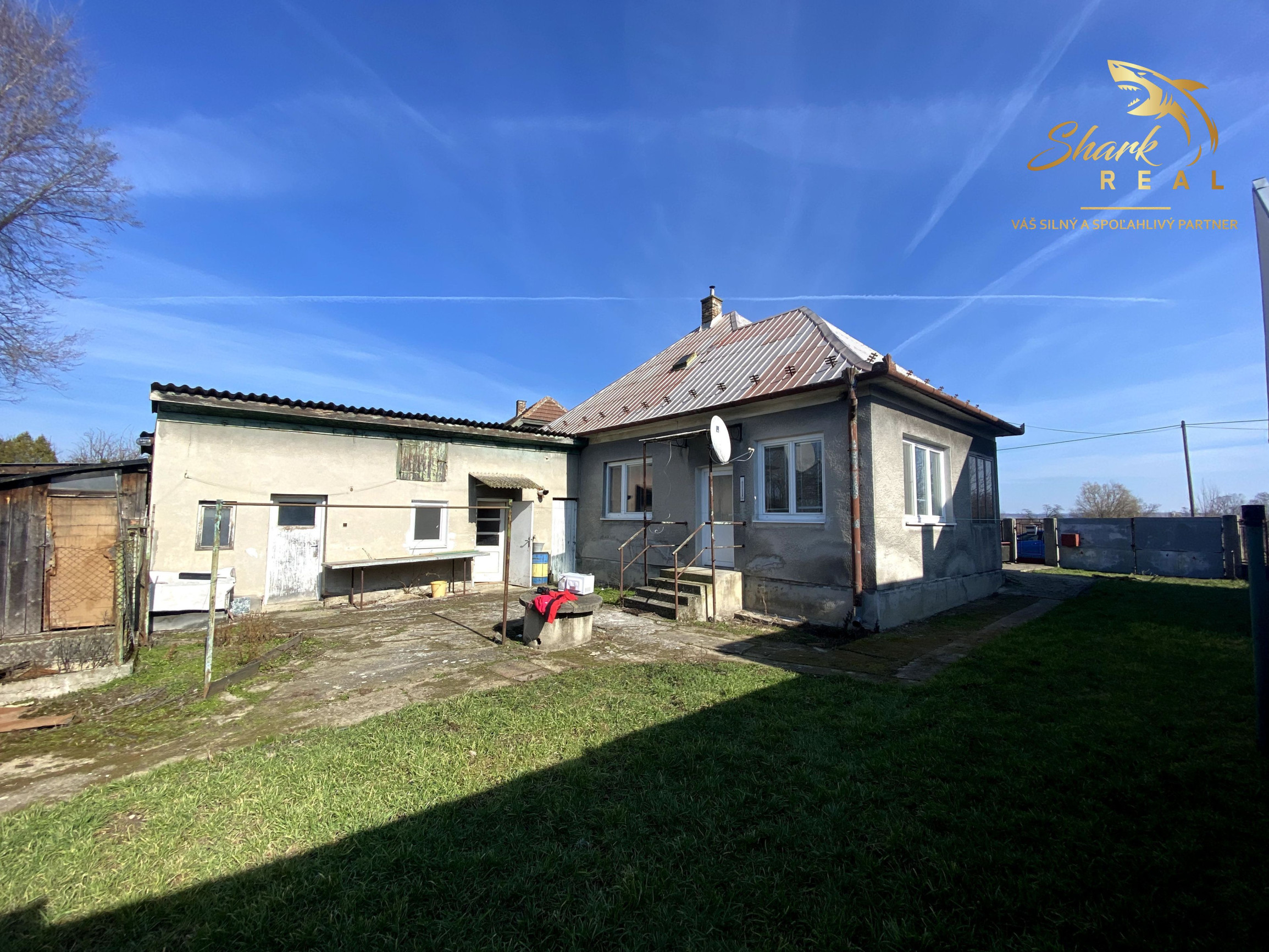 Rodinný dom s veľkým pozemkom na predmestí Hlohovca