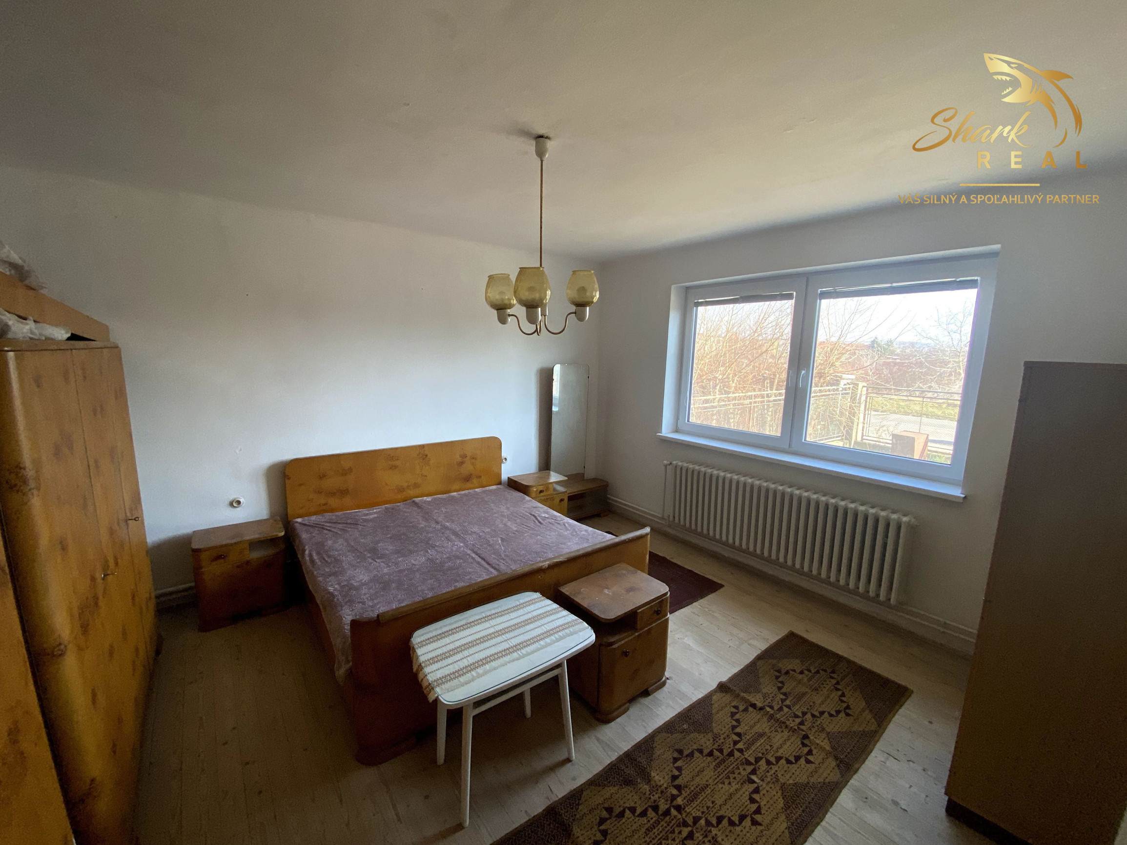 Rodinný dom s veľkým pozemkom na predmestí Hlohovca