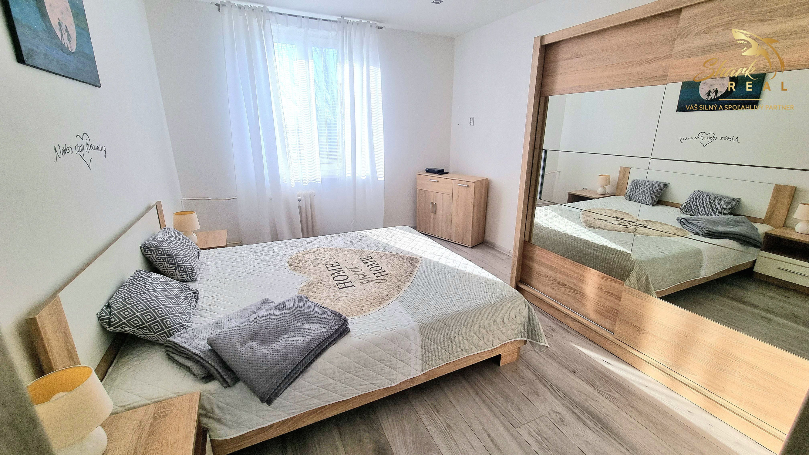 Na predaj 3-izbový byt zariadený na ulici Komenského v Trebišove 