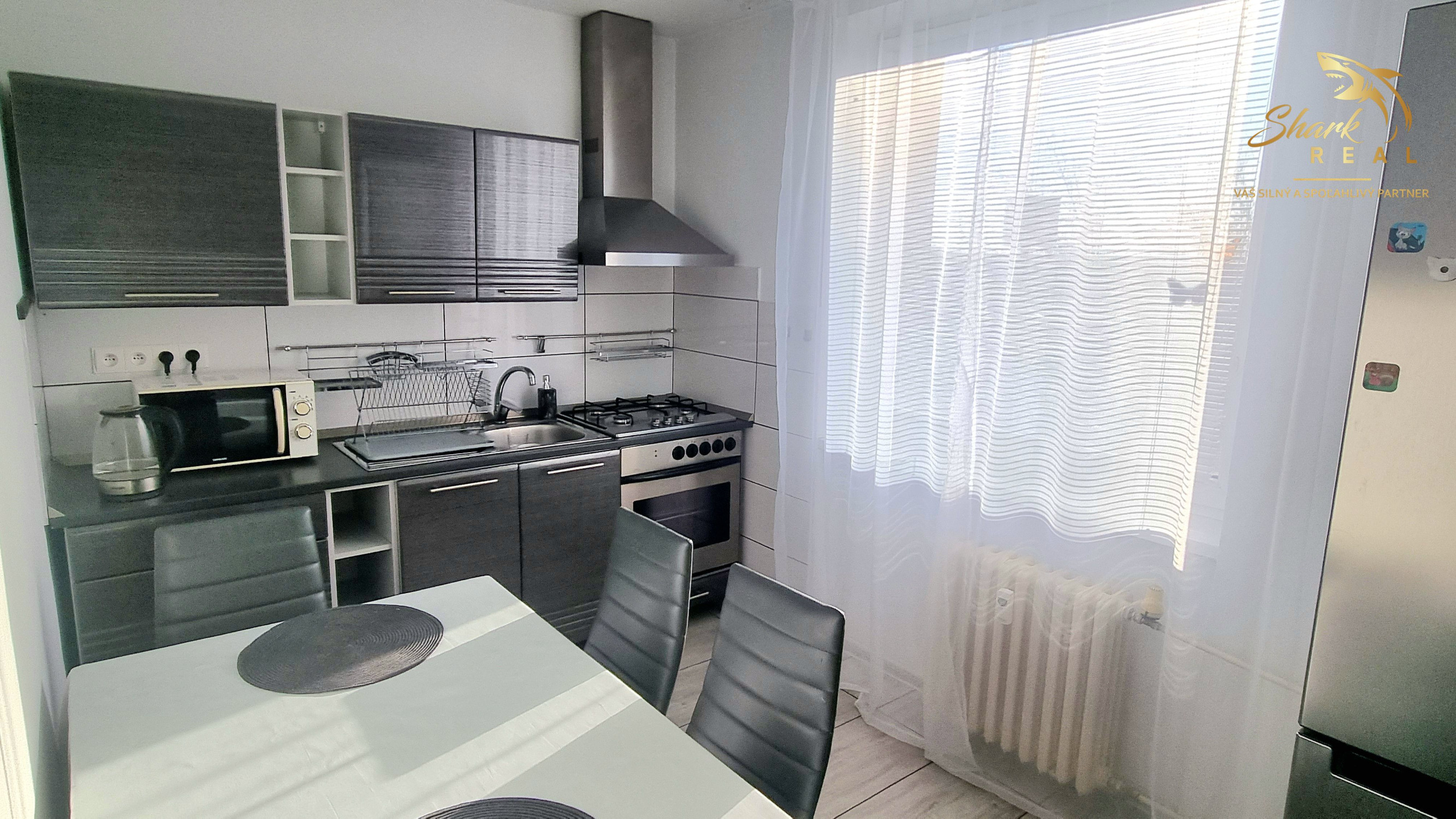 Na predaj 3-izbový byt zariadený na ulici Komenského v Trebišove 