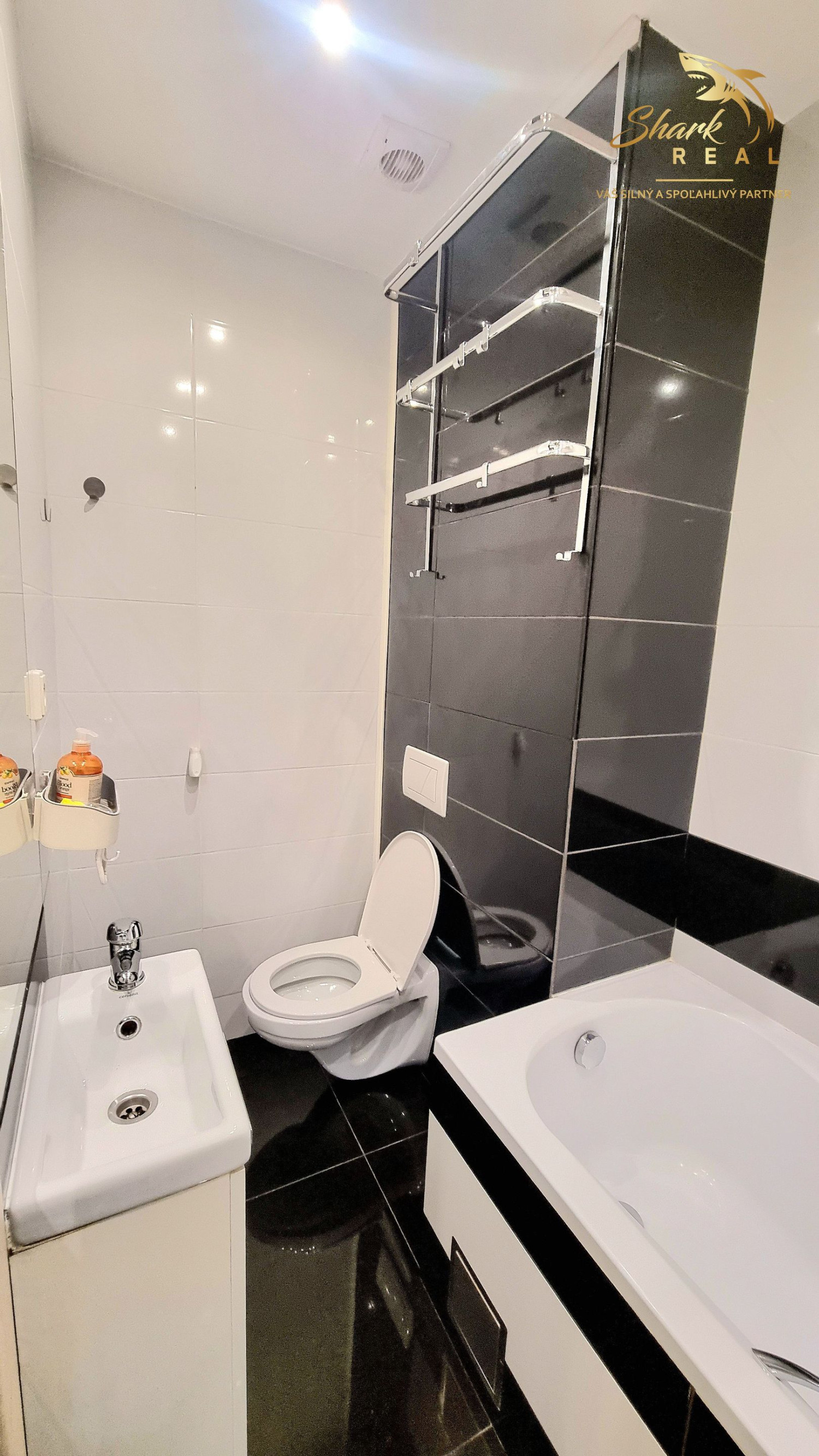 Na predaj 3-izbový byt zariadený na ulici Komenského v Trebišove 