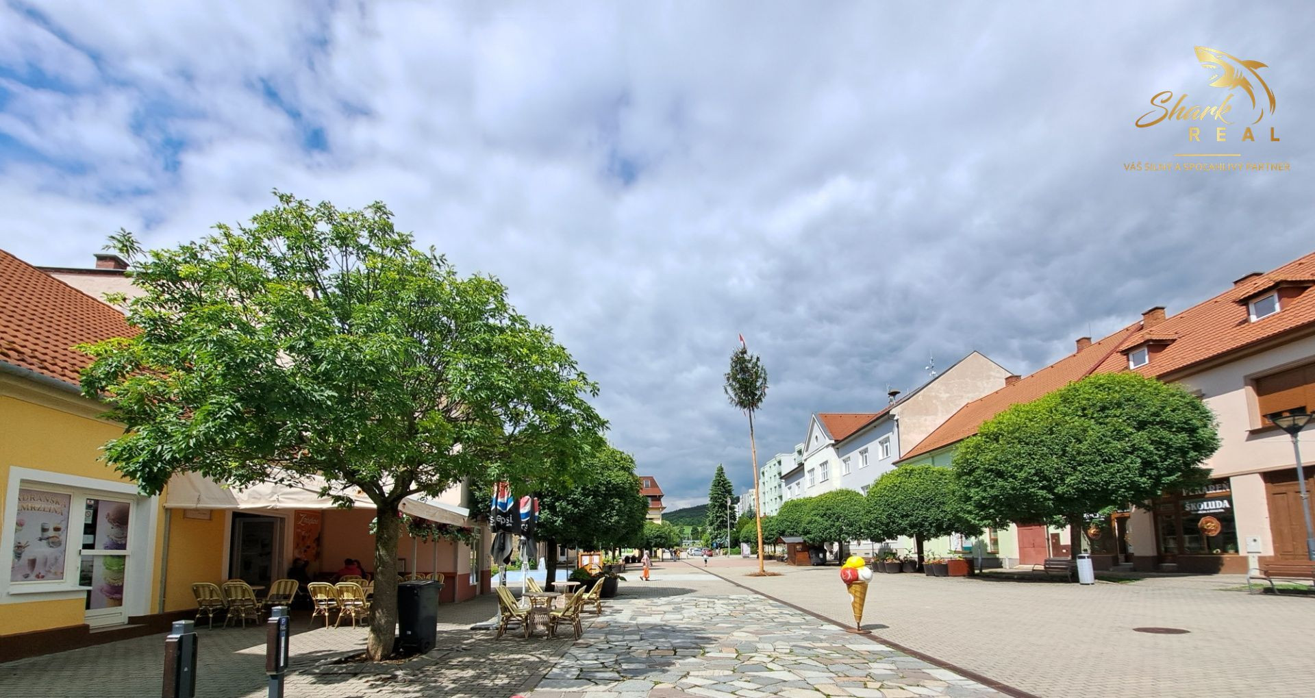 Dom na námestí. Bývanie a podnikanie v jednom.