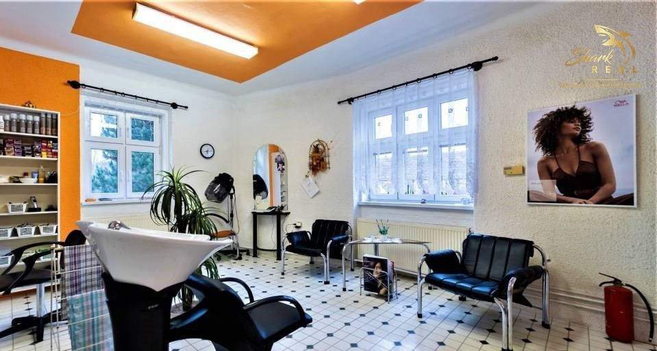 Dom na námestí. Bývanie a podnikanie v jednom.