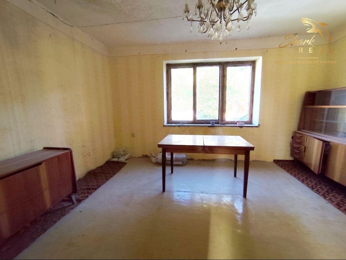 Stavebný pozemok so starším domom a predaj 