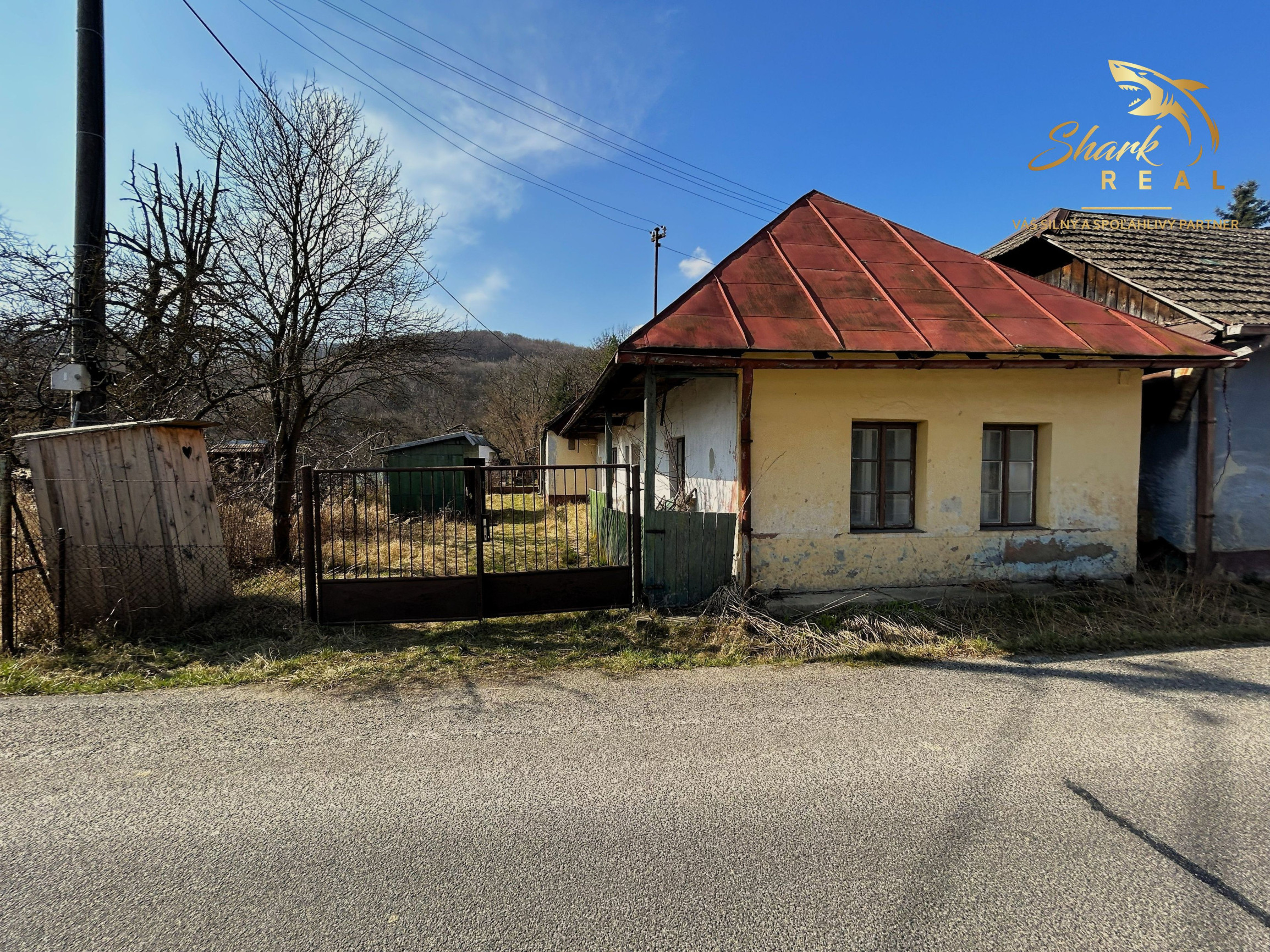 Na predaj menší domček - chata