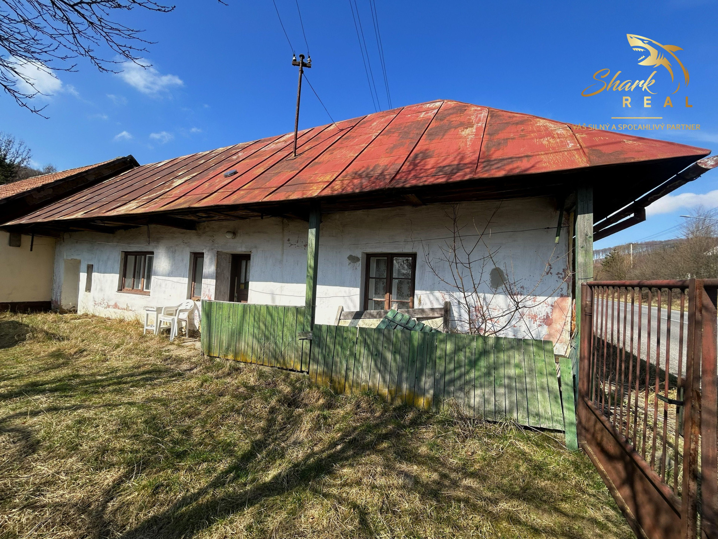 Na predaj menší domček - chata