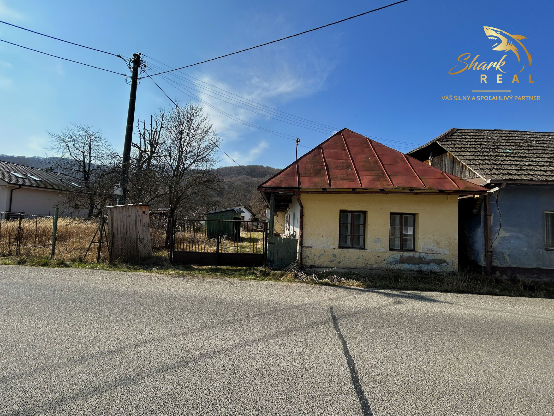 Na predaj menší domček - chata