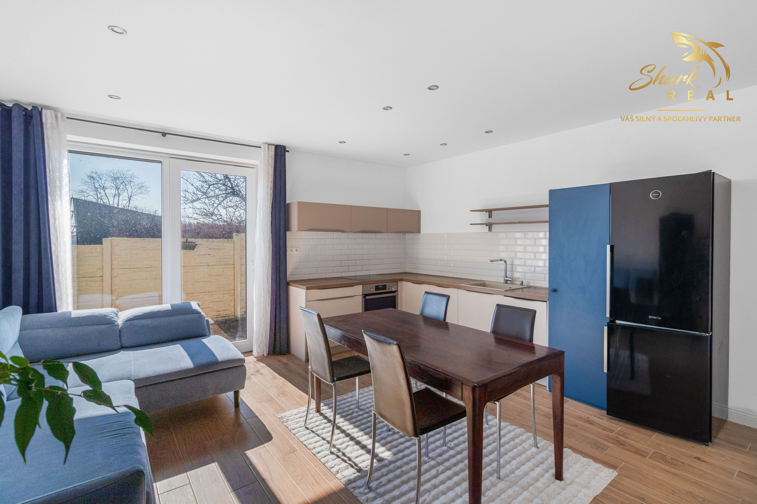 Moderný rodinný dom v radovej zástavbe v obci Malý Lapáš