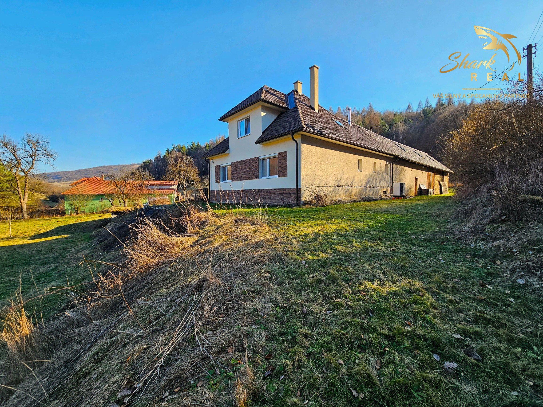 Rodinný dom so stodolou pri lese
