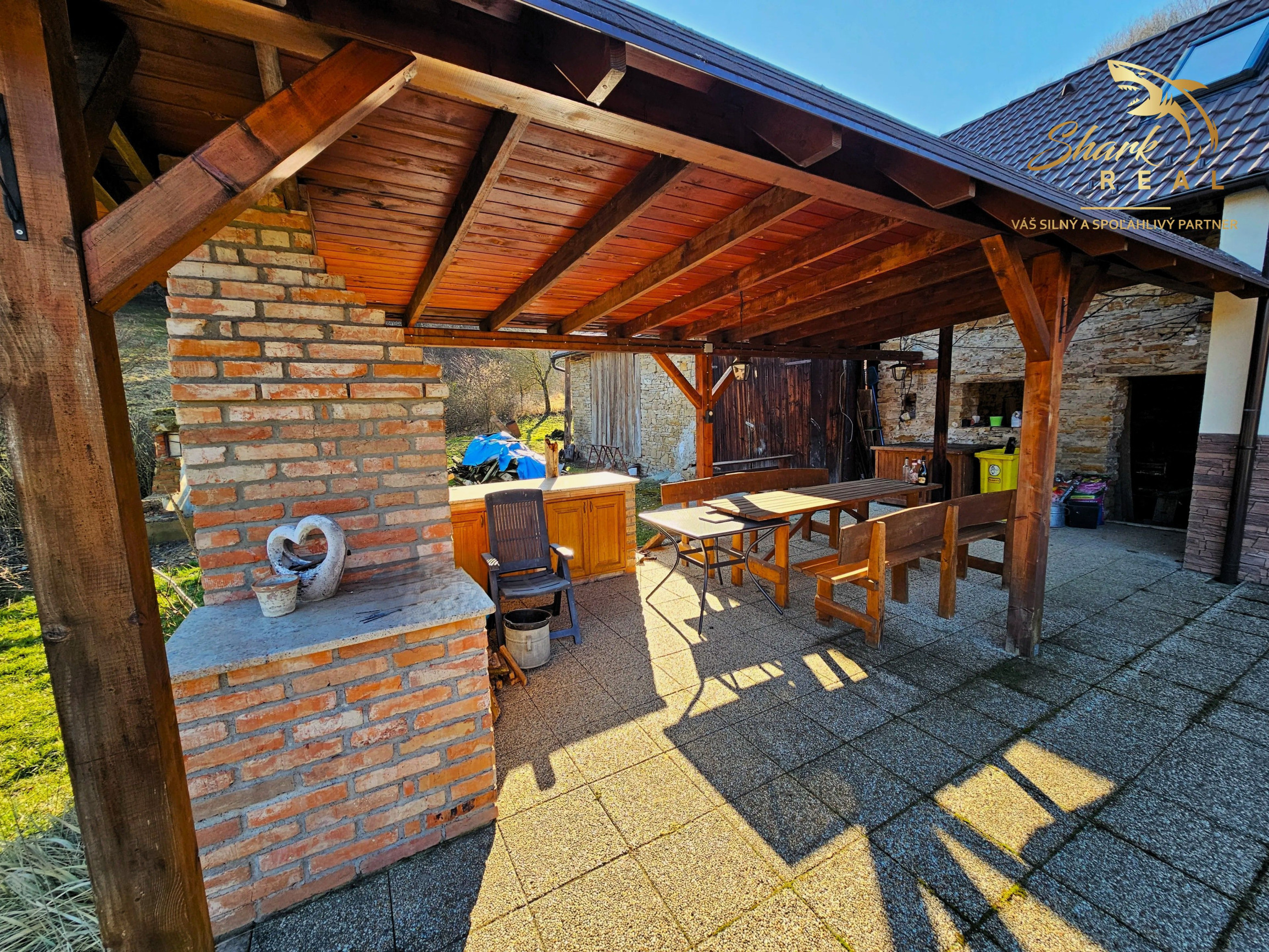 Rodinný dom so stodolou pri lese