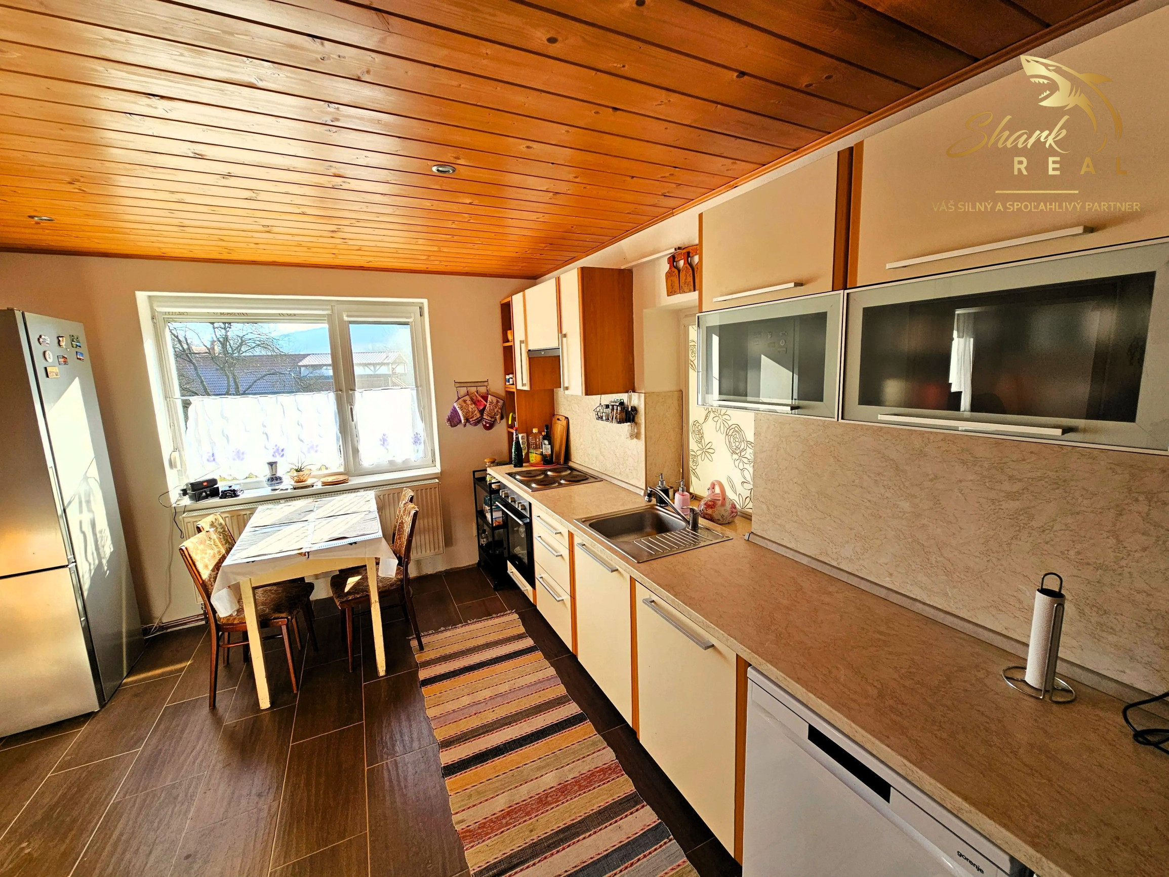 Rodinný dom so stodolou pri lese