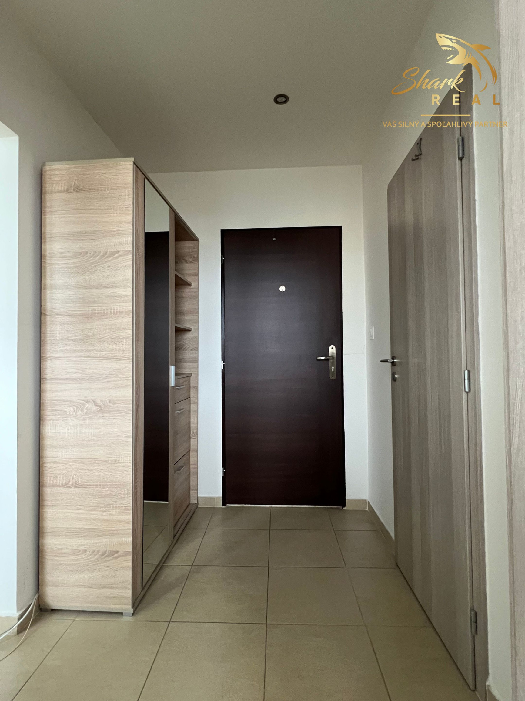 Prenájom 2-izbového bytu v blízkosti električky – Farského