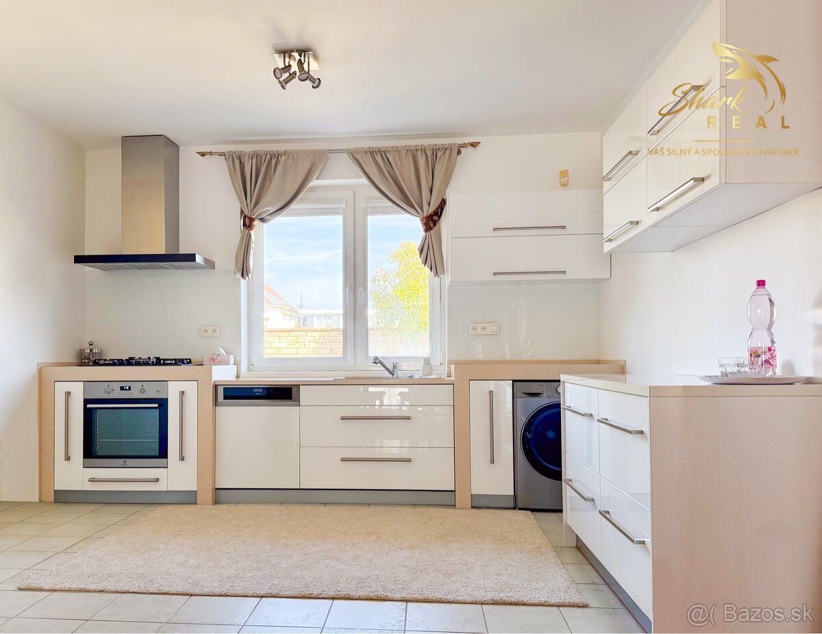 Priestranný 6izbový rodinný dom