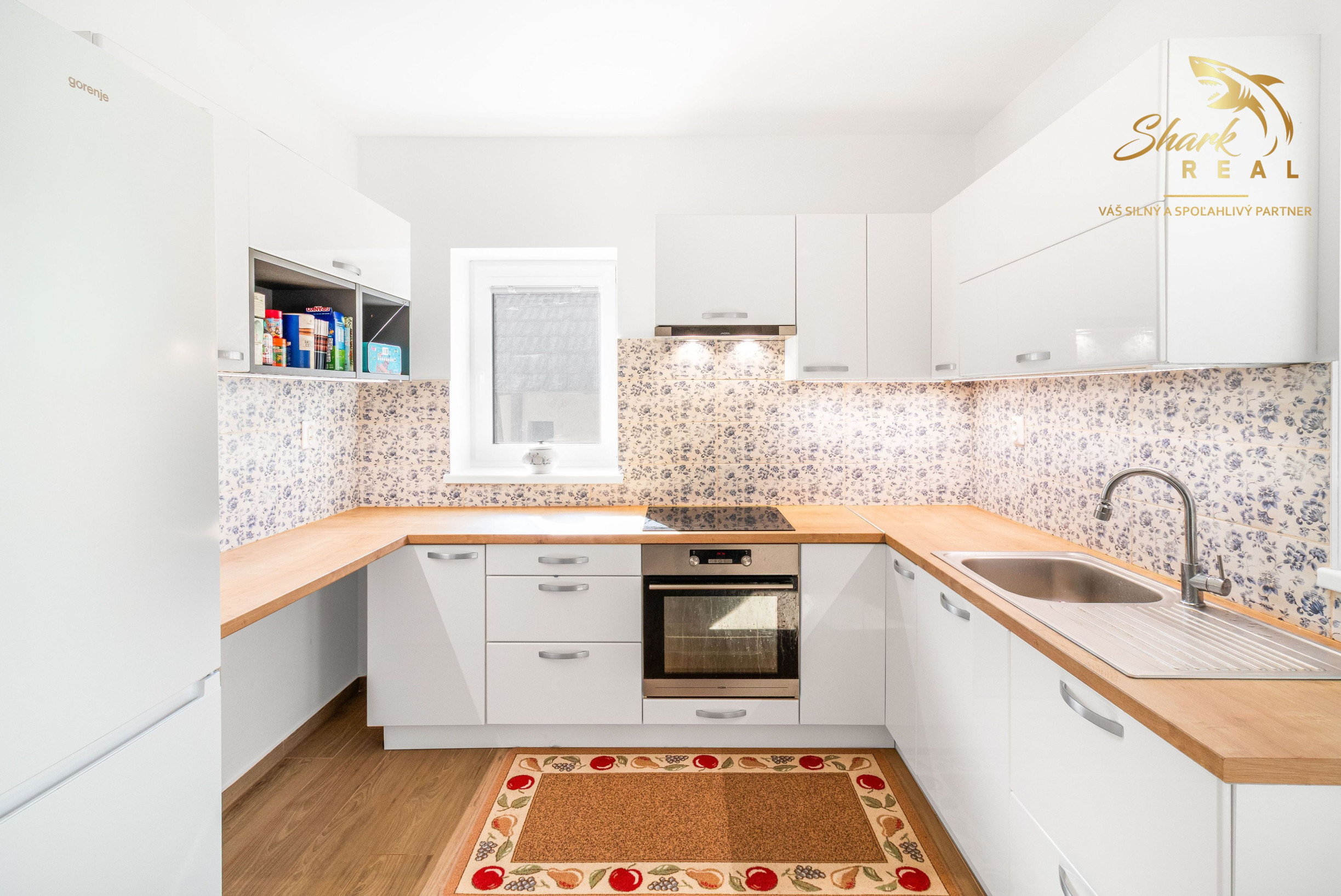 Vkusne zmodernizovaný rodinný dom + 1 726 m² krásnej záhrady