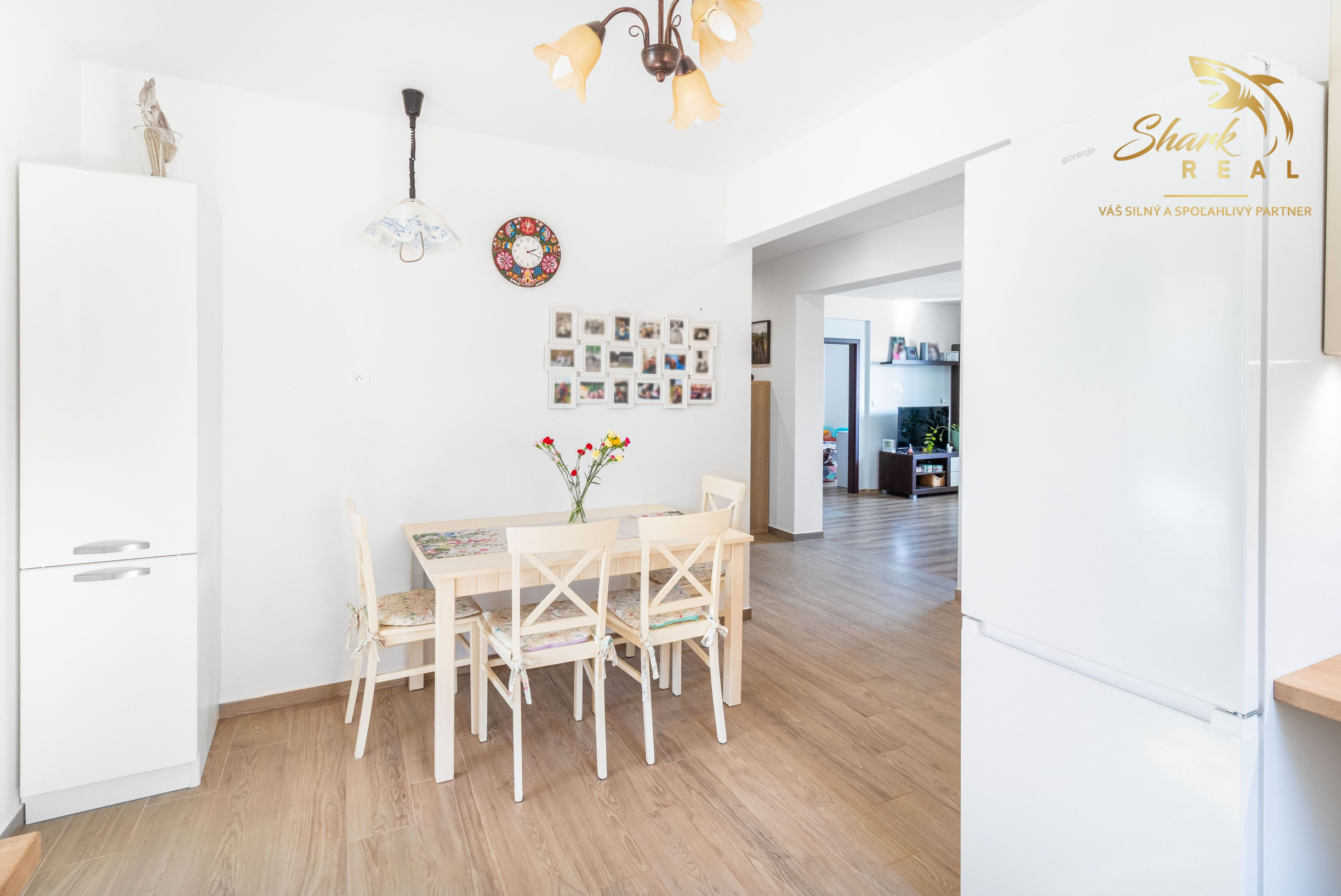 Vkusne zmodernizovaný rodinný dom + 1 726 m² krásnej záhrady