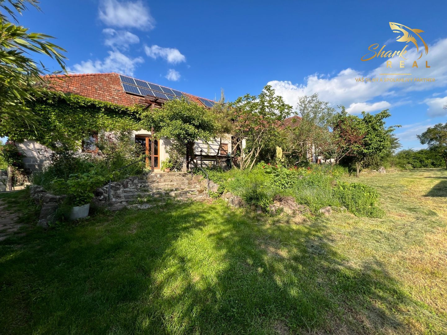 TOP PONUKA! - Rodinný dom so stodolou na samote.