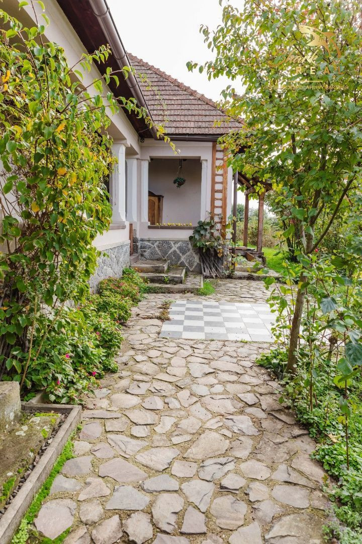 TOP PONUKA! - Rodinný dom so stodolou na samote.