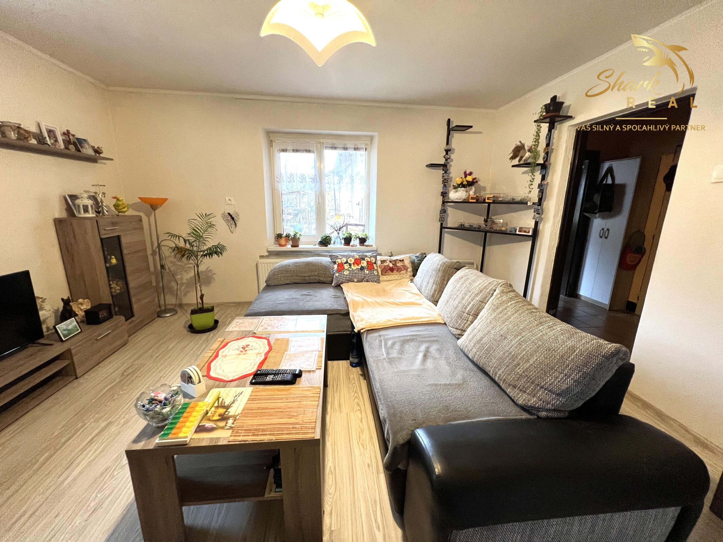 EXKLUZÍVNE - Priestranný a udržiavaný 5 izbový rodinný dom na okraji obce