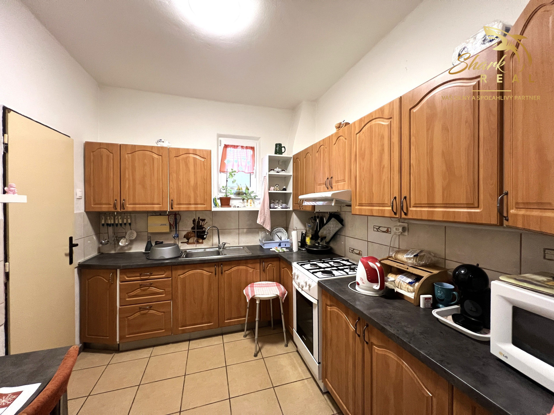 EXKLUZÍVNE - Priestranný a udržiavaný 5 izbový rodinný dom na okraji obce