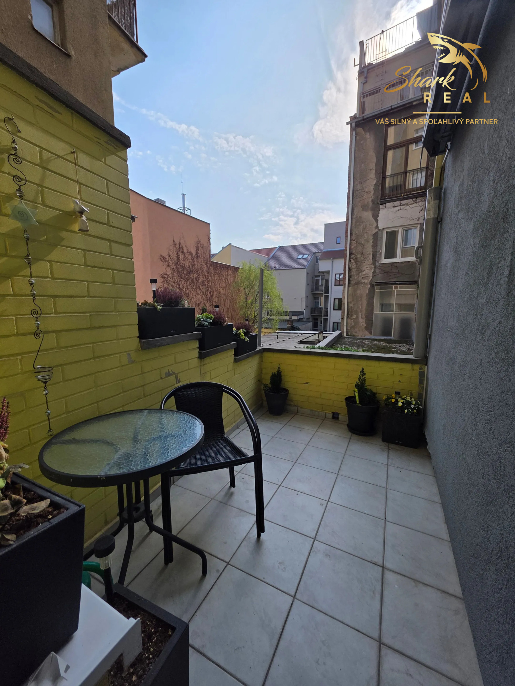 SHARK REAL vám ponúka prenájom 1-izb. byt s terasou v centre