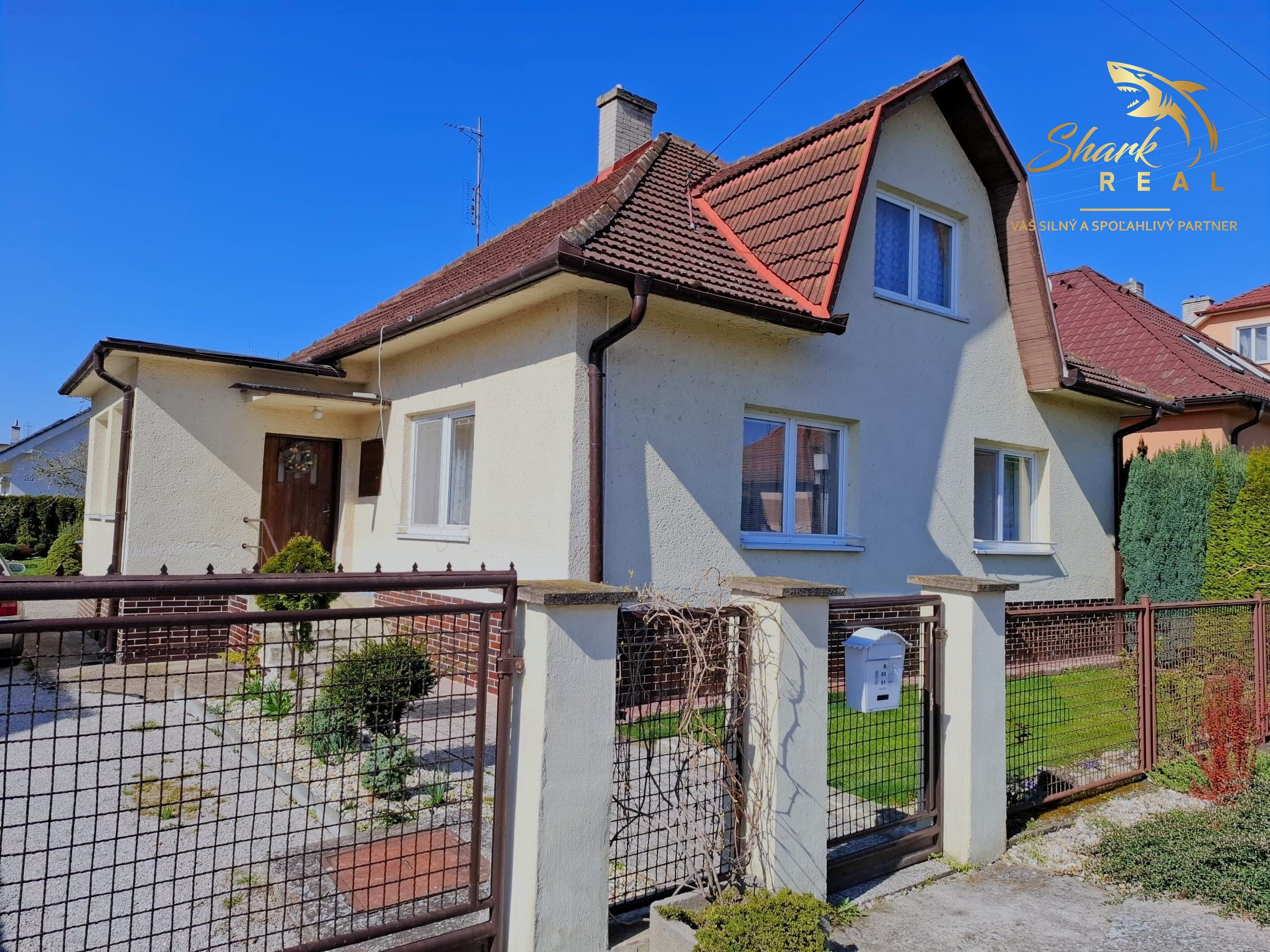 Rodinný dom s letnou kuchyňou a peknou záhradou