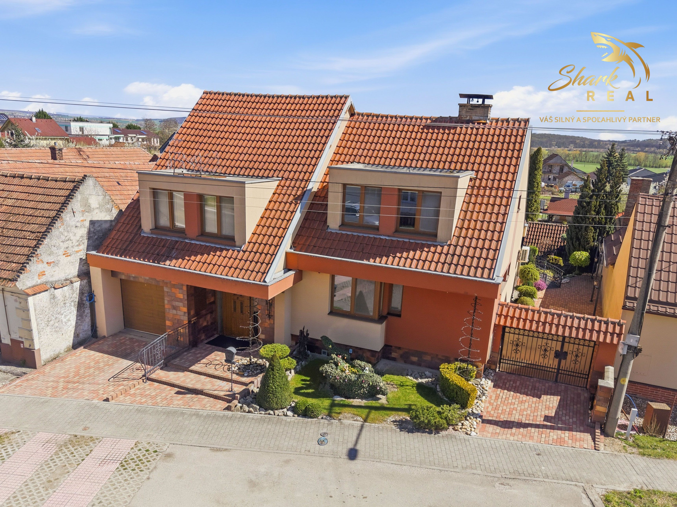 5-izbový RODINNÝ DOM, bazén, terasa, altánok, zeleň, VAŠE NOVÉ MIESTO PRE ŽIVOT