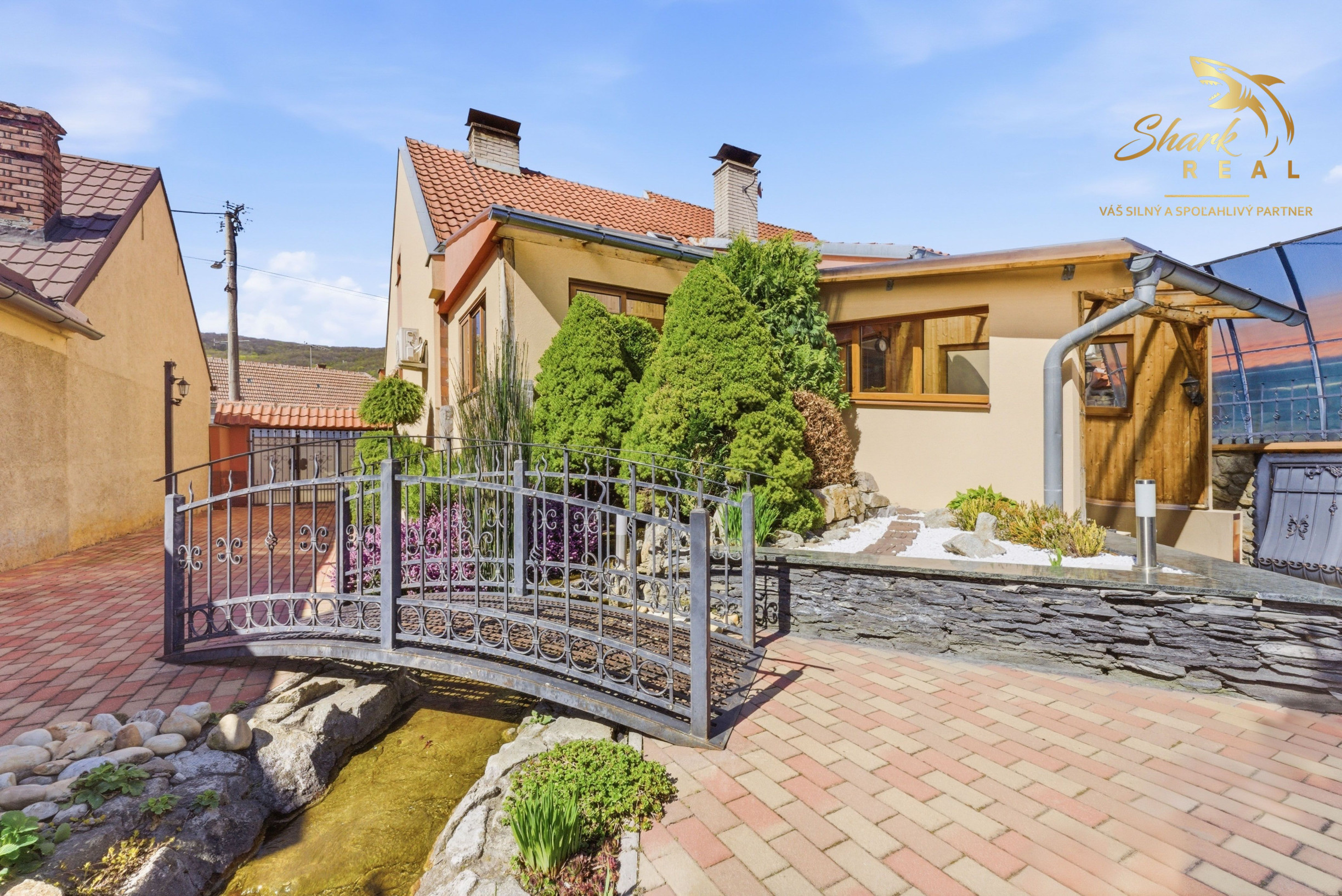 5-izbový RODINNÝ DOM, bazén, terasa, altánok, zeleň, VAŠE NOVÉ MIESTO PRE ŽIVOT