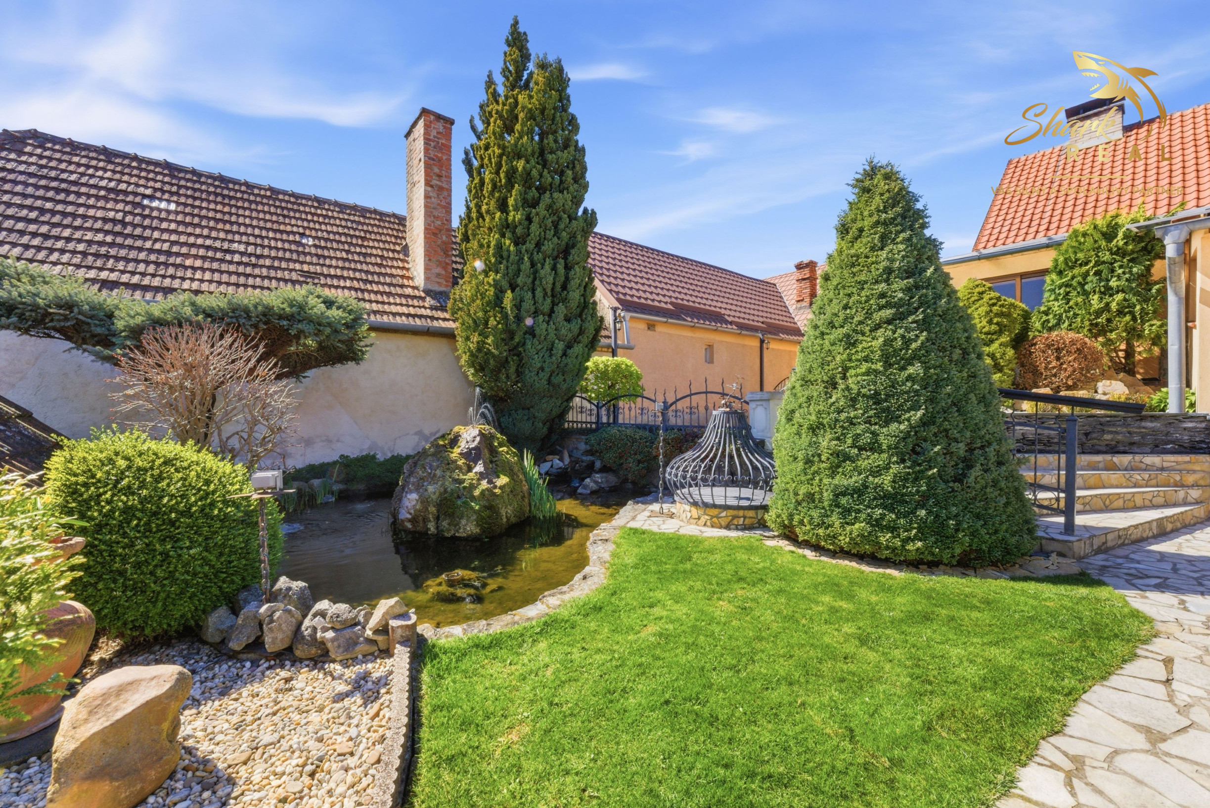 5-izbový RODINNÝ DOM, bazén, terasa, altánok, zeleň, VAŠE NOVÉ MIESTO PRE ŽIVOT