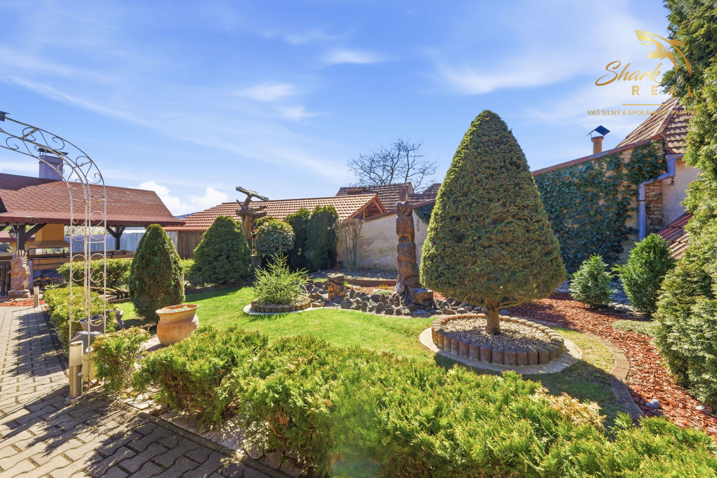 5-izbový RODINNÝ DOM, bazén, terasa, altánok, zeleň, VAŠE NOVÉ MIESTO PRE ŽIVOT