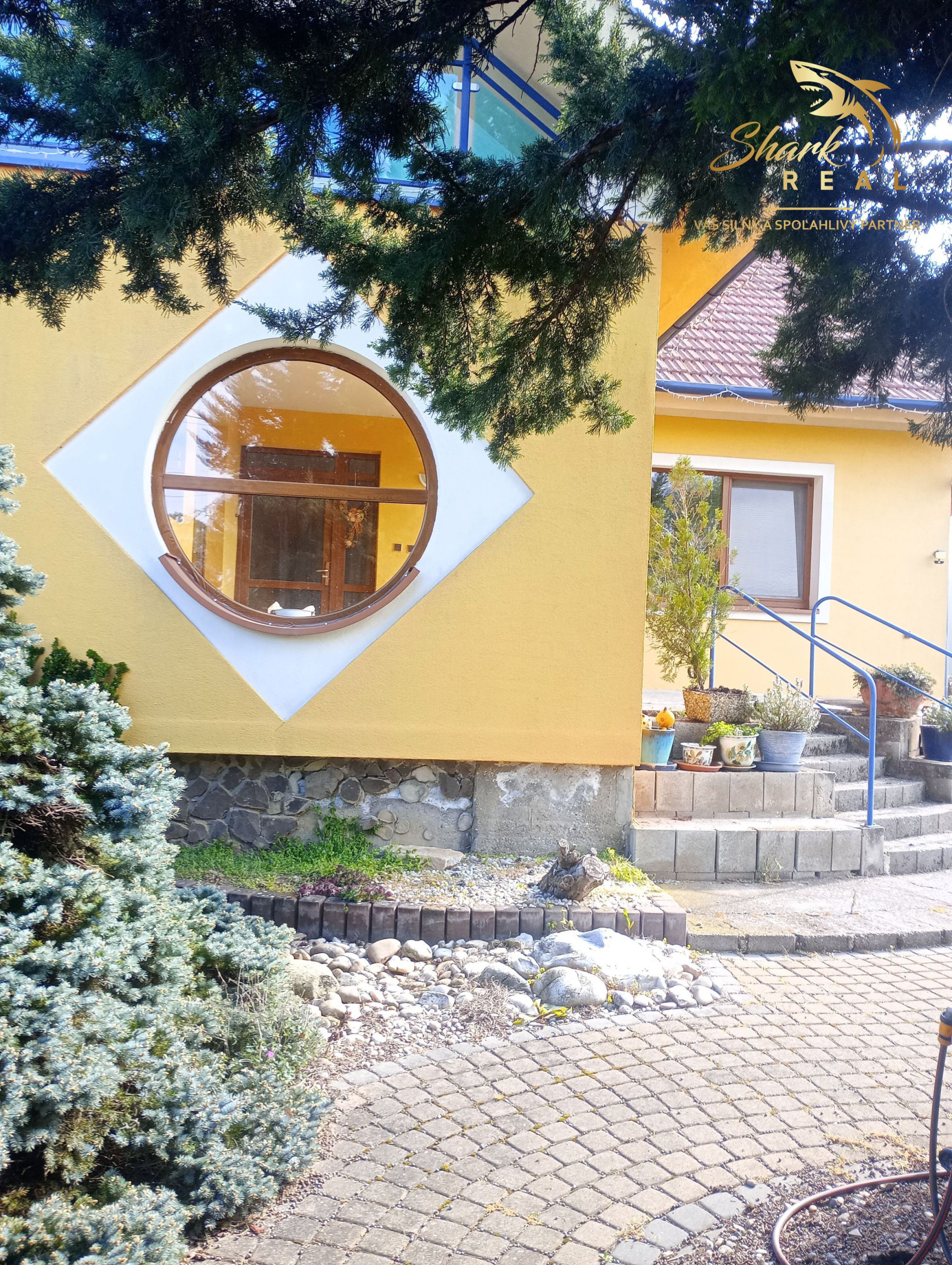 Na predaj 7 izbový rodinný dom s krásnou záhradou