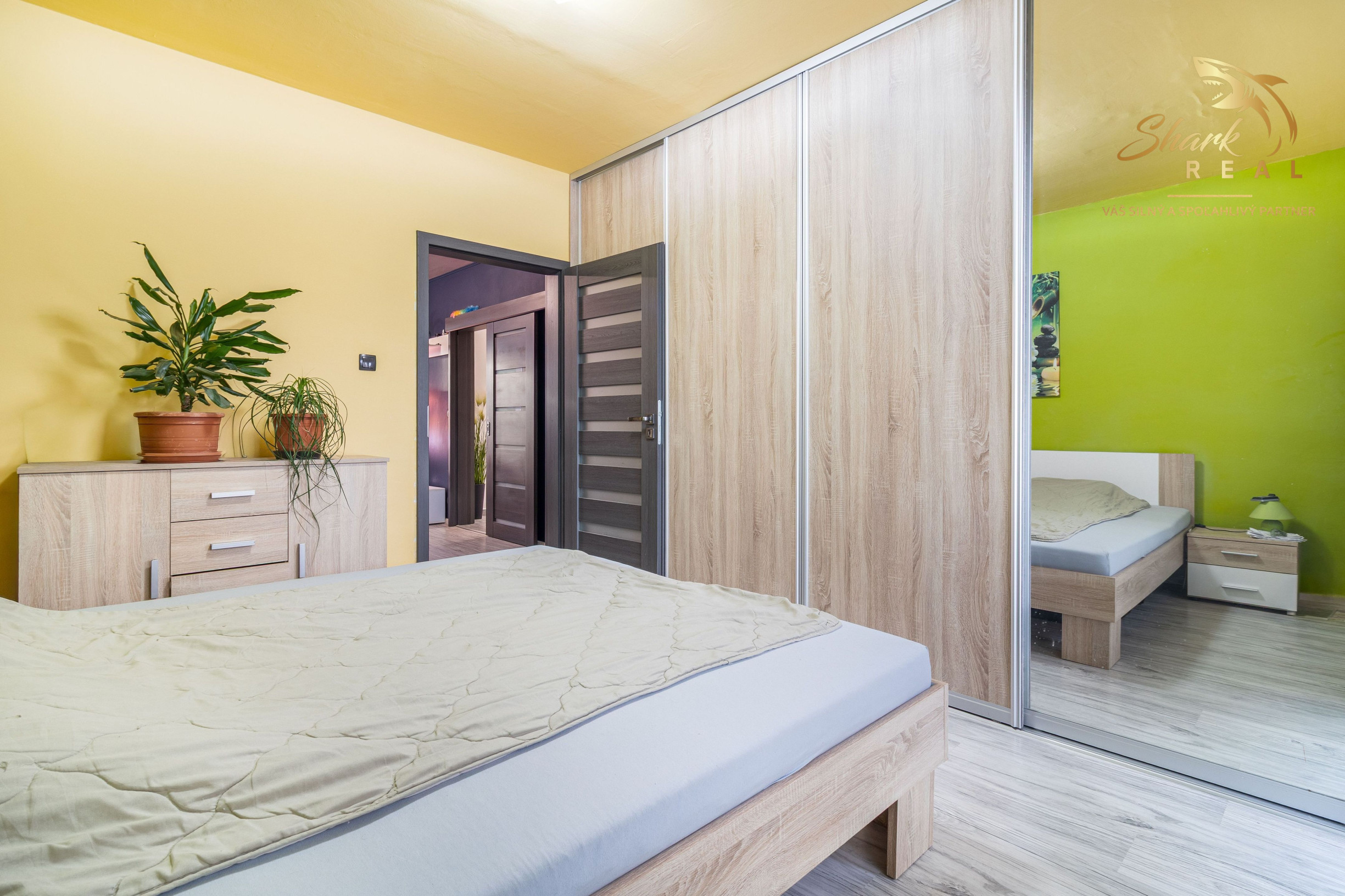 Priestranný 3-izbový byt s balkónom kúsok od stanice – Piešťany