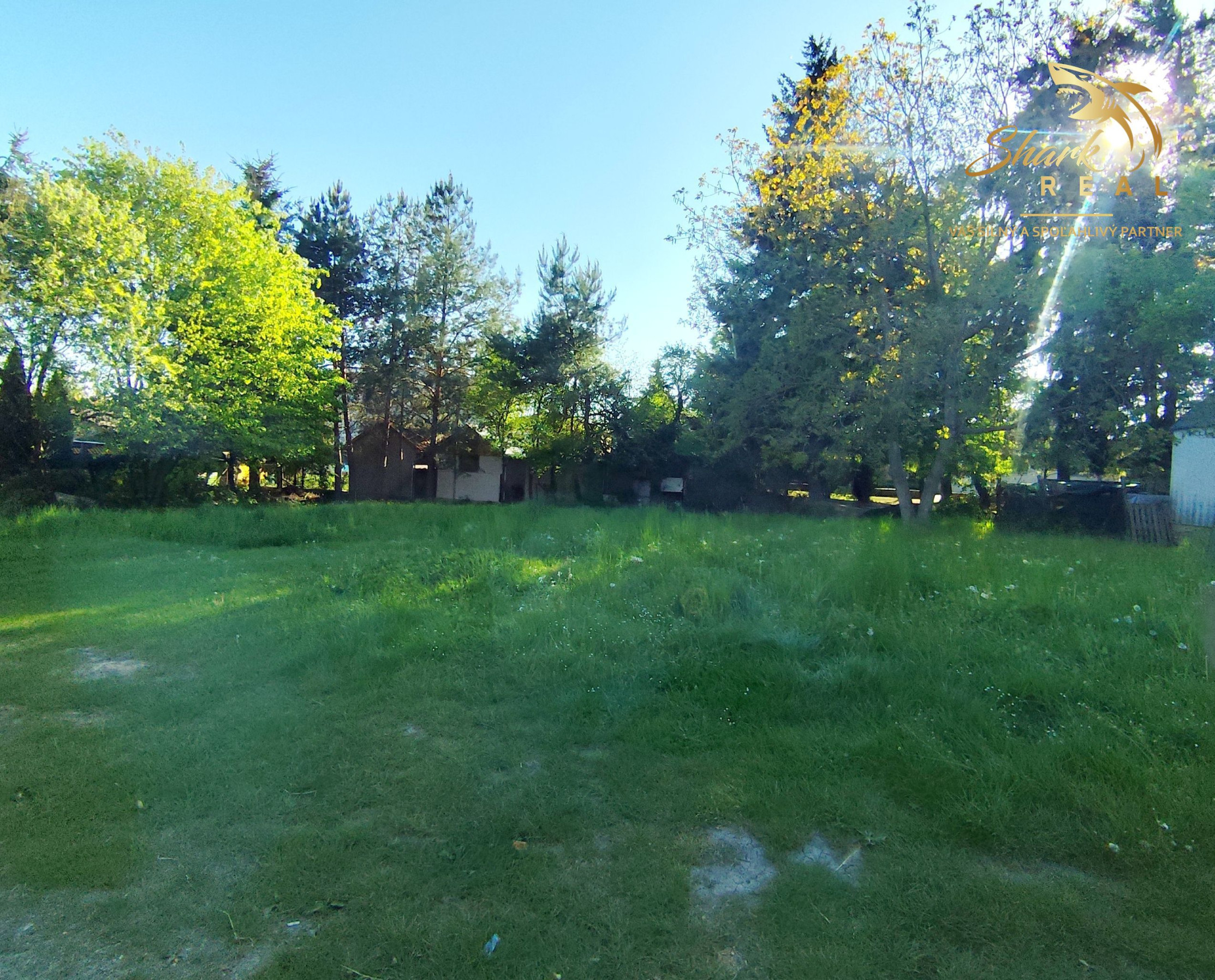 Priestranný stavebný pozemok v TOP lokalite