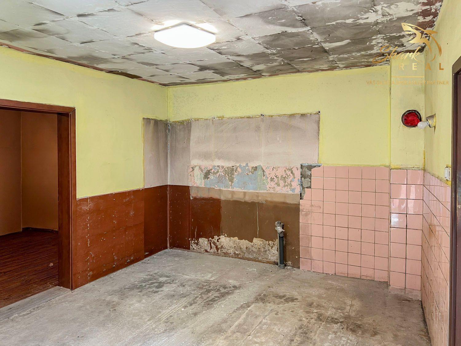 Dom s obrovským potenciálom v centre obce - Podolie