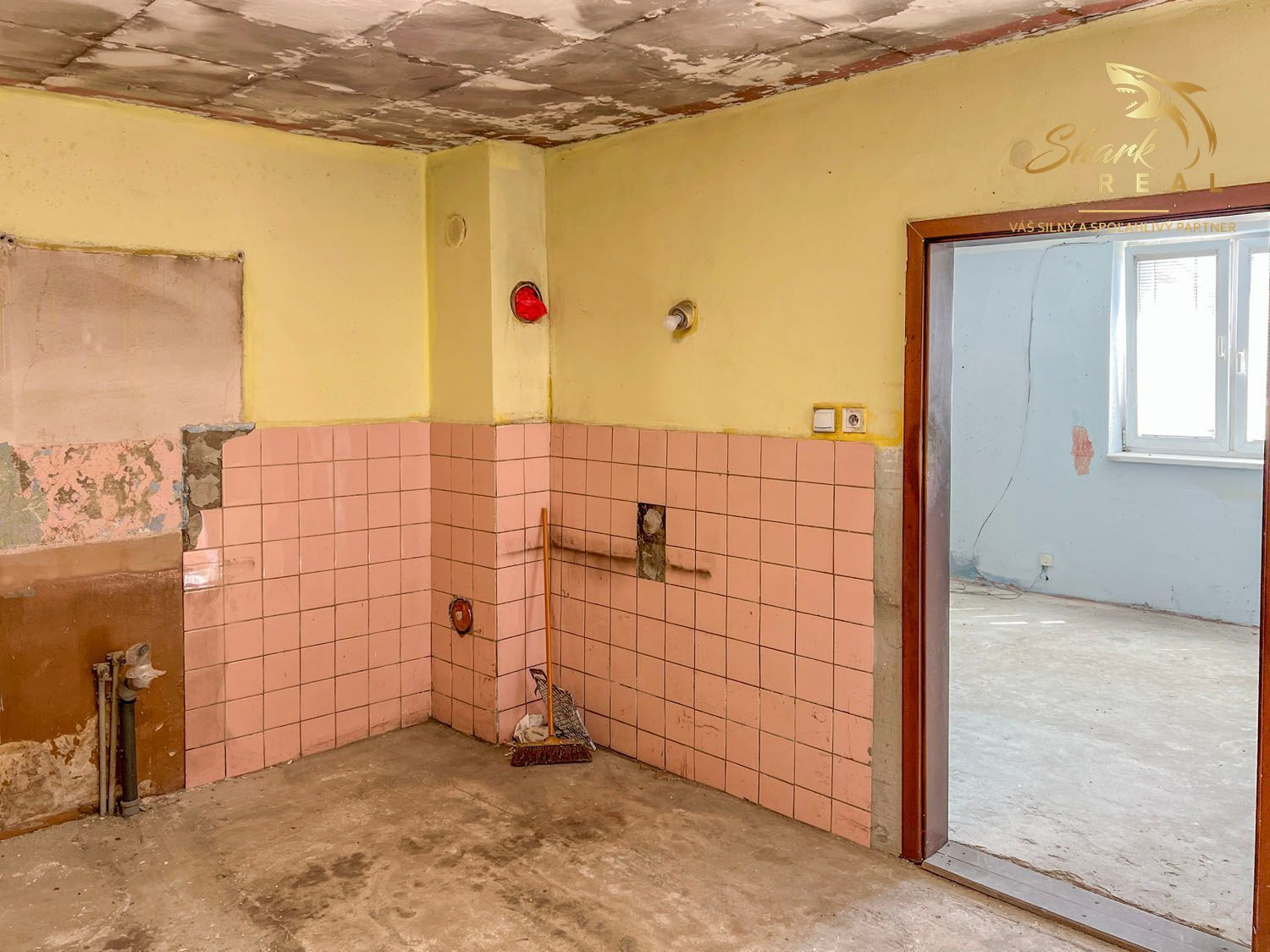 Dom s obrovským potenciálom v centre obce - Podolie