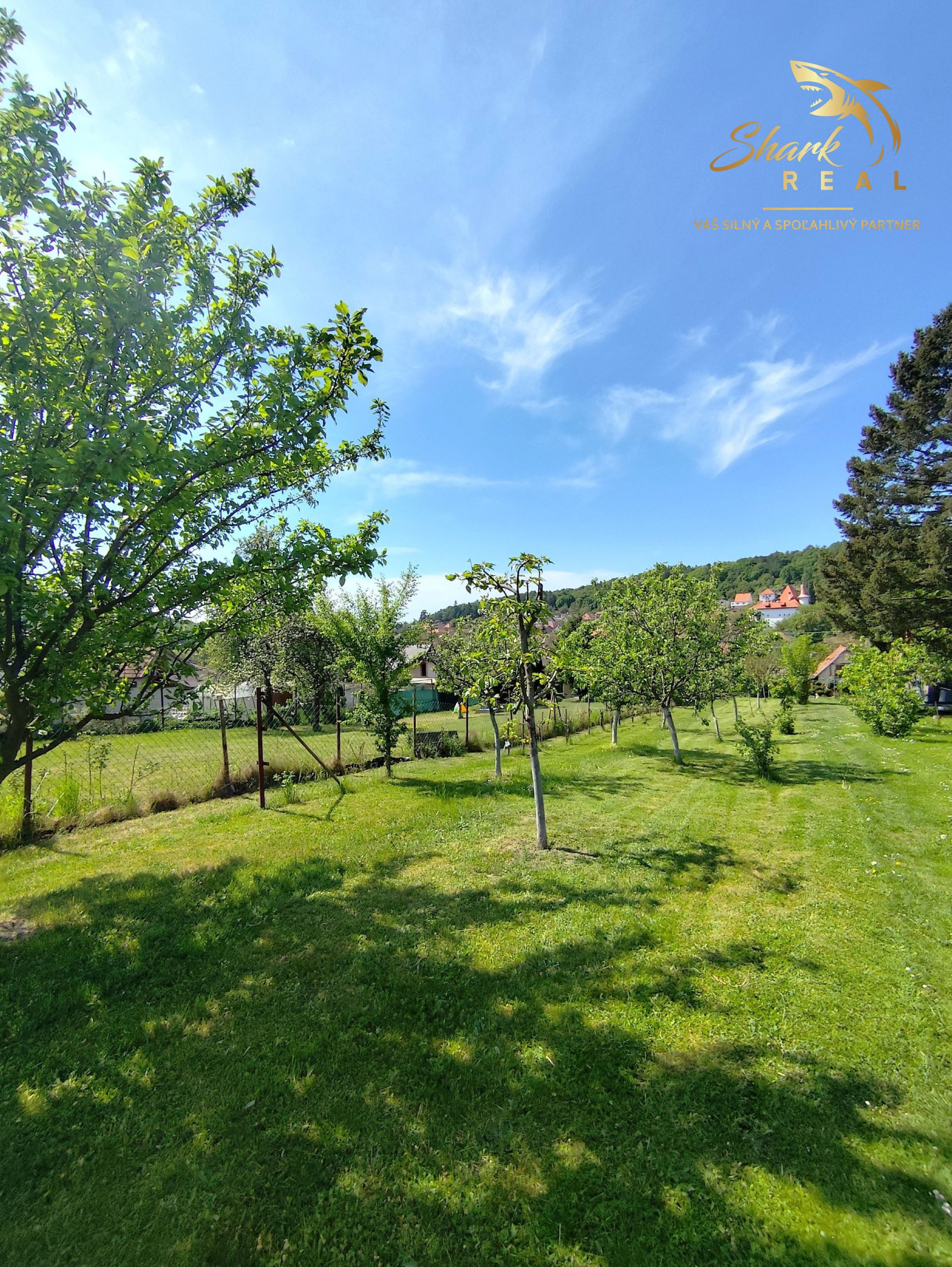 Slnečný pozemok s panoramatickým výhľadom