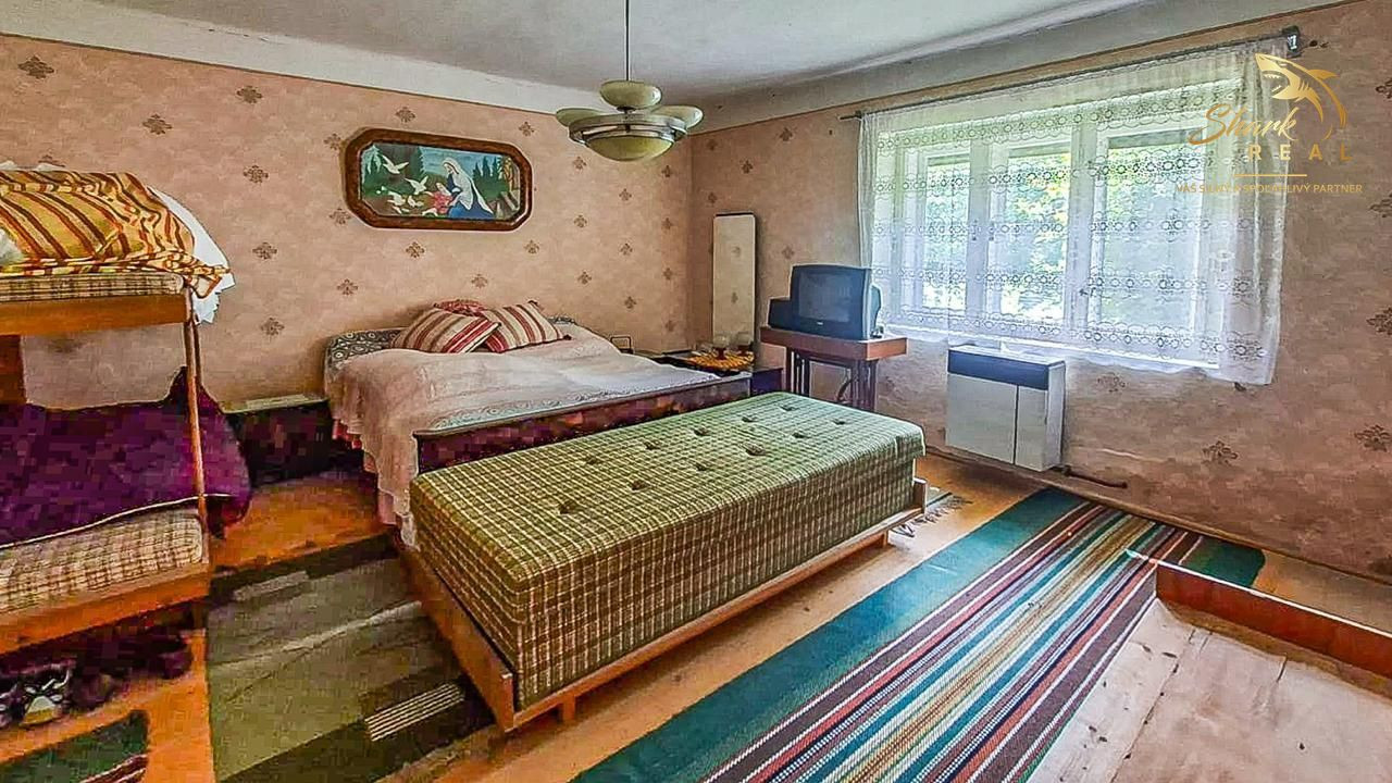 Vidiecky dom so 100 ročnou hruškou