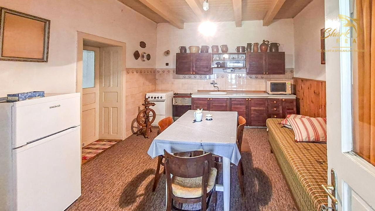 Vidiecky dom so 100 ročnou hruškou
