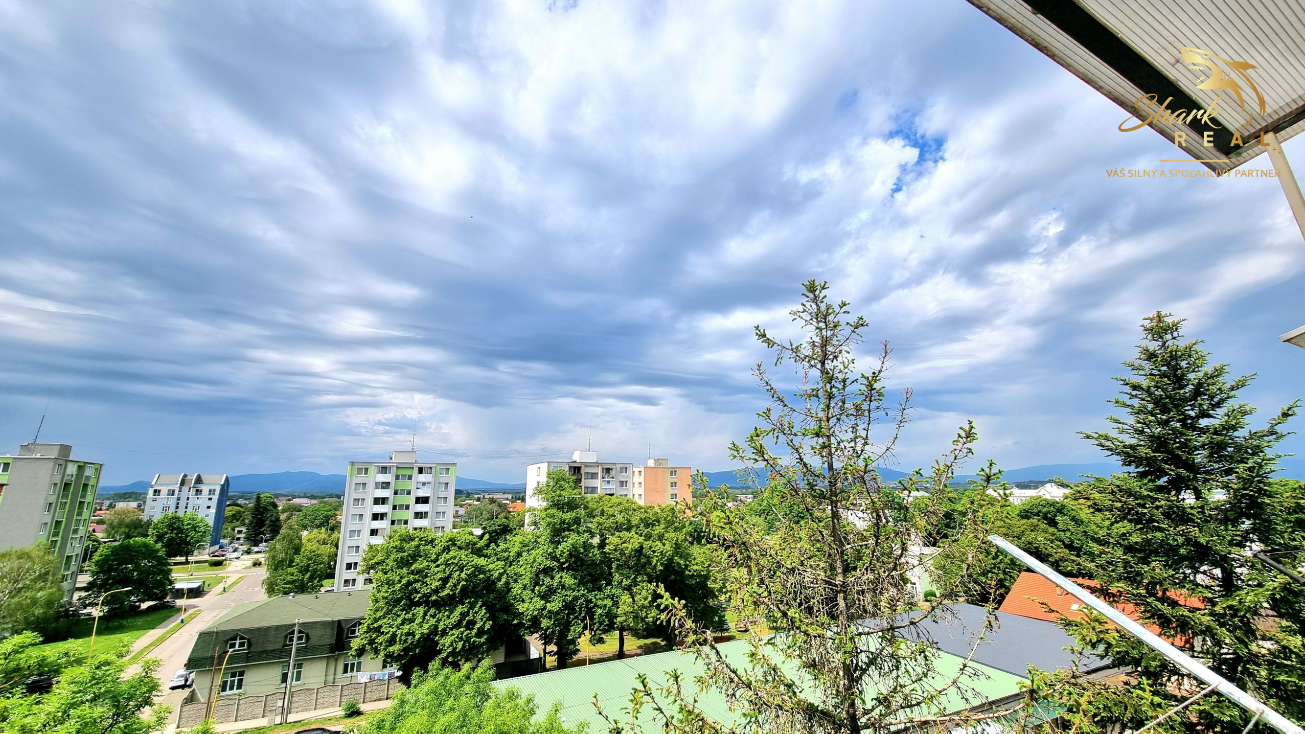 ZNÍŽENÁ CENA 2-IZBOVÝ BYT S BALKÓNOM V CENTRE TREBIŠOVA